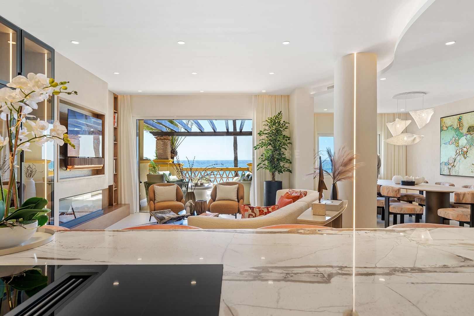 FRONT LINE BEACH LUXURY APARTMENT IN RIO REAL, MARBELLA EAST