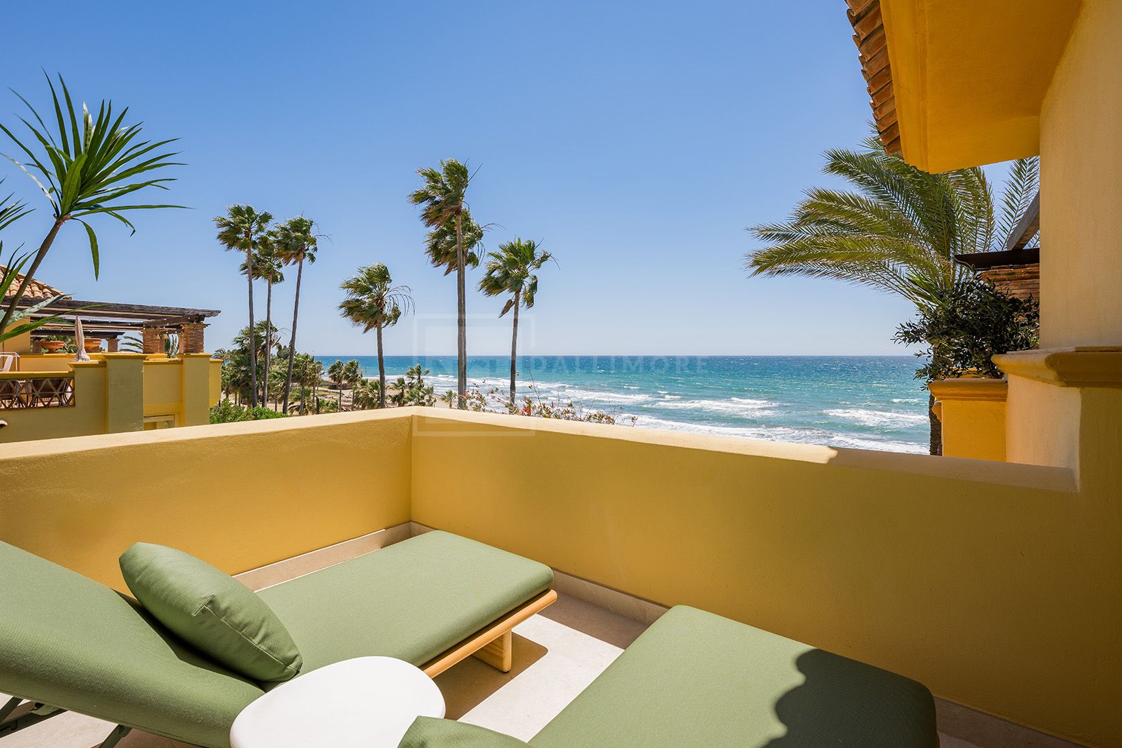 FRONT LINE BEACH LUXURY APARTMENT IN RIO REAL, MARBELLA EAST