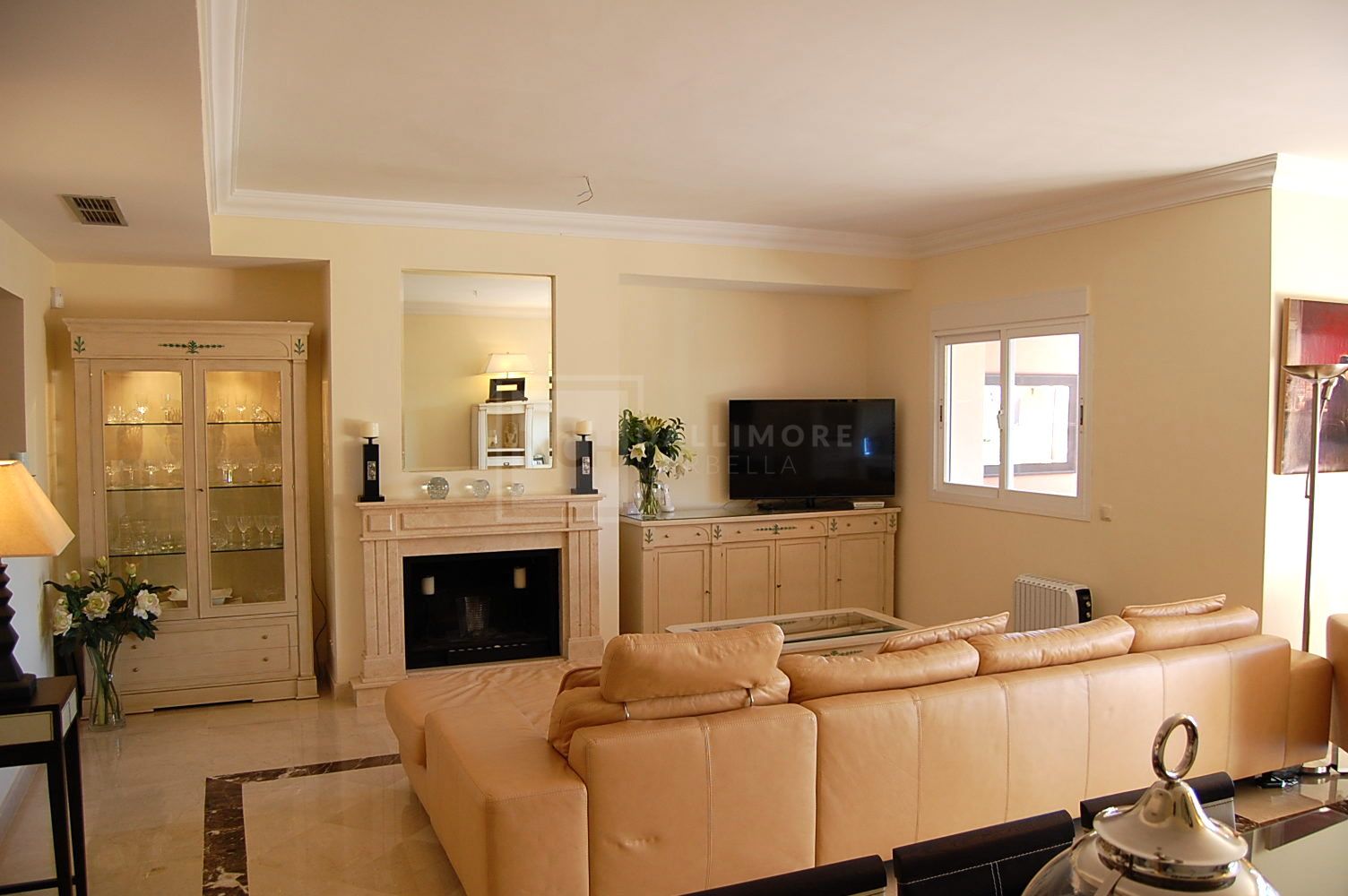 CHARMING SUMMER TOWNHOUSE WITH GARDEN AND POOL VIEWS IN LA ALZAMBRA