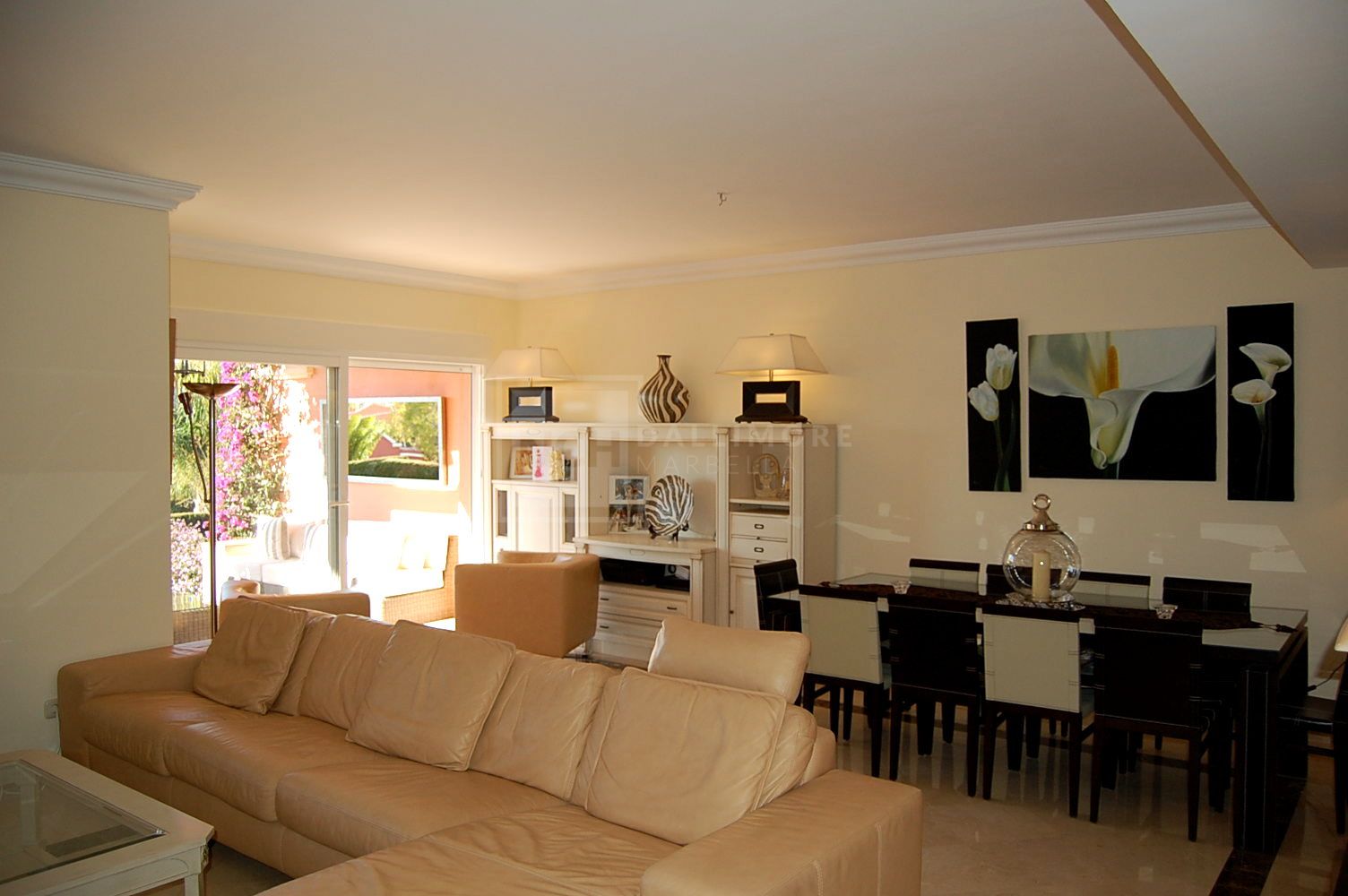 CHARMING SUMMER TOWNHOUSE WITH GARDEN AND POOL VIEWS IN LA ALZAMBRA