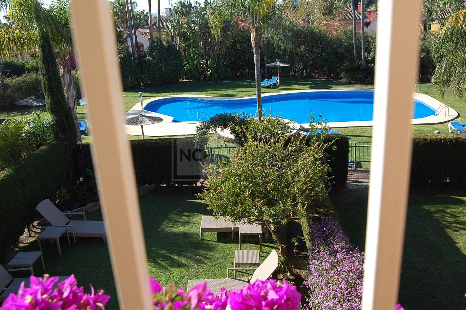 CHARMING SUMMER TOWNHOUSE WITH GARDEN AND POOL VIEWS IN LA ALZAMBRA