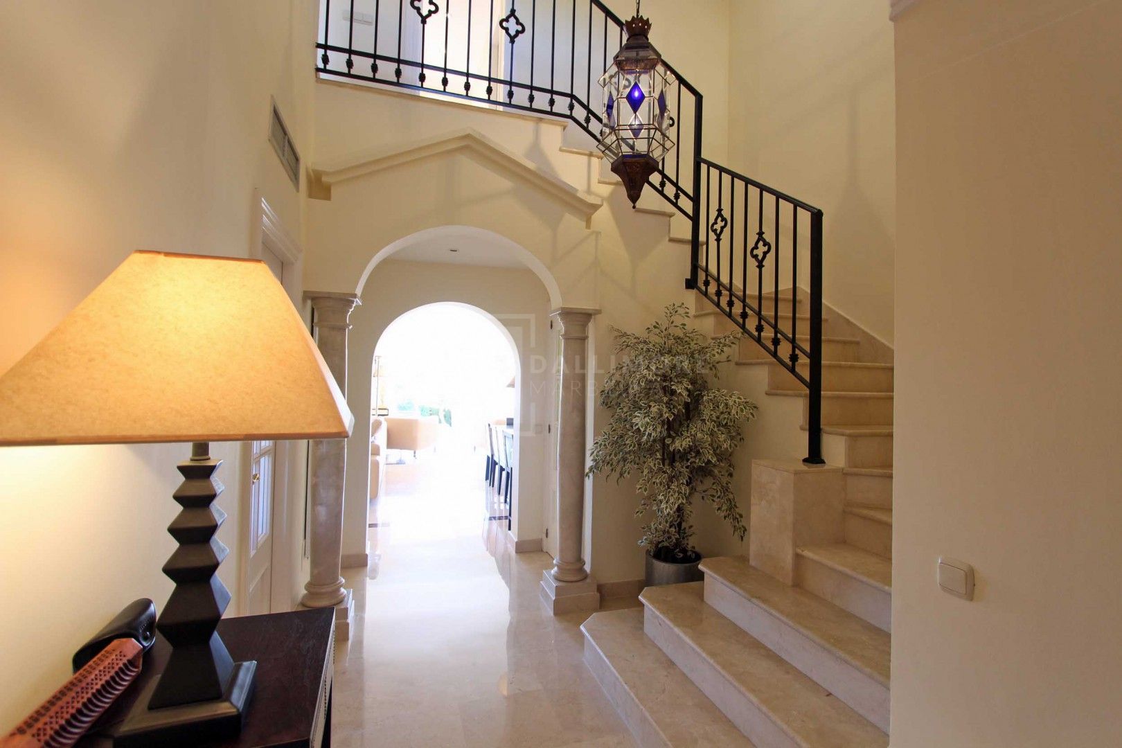 CHARMING SUMMER TOWNHOUSE WITH GARDEN AND POOL VIEWS IN LA ALZAMBRA