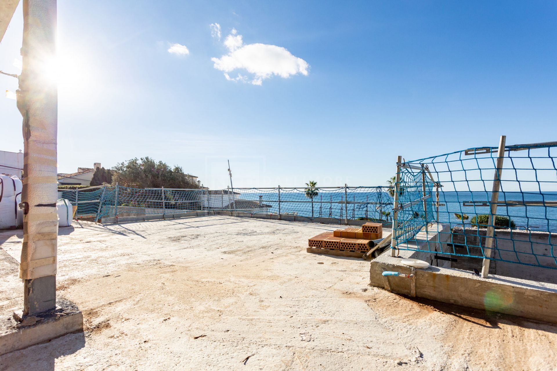 VILLA CON VISTAS FRONTALES AL MAR
