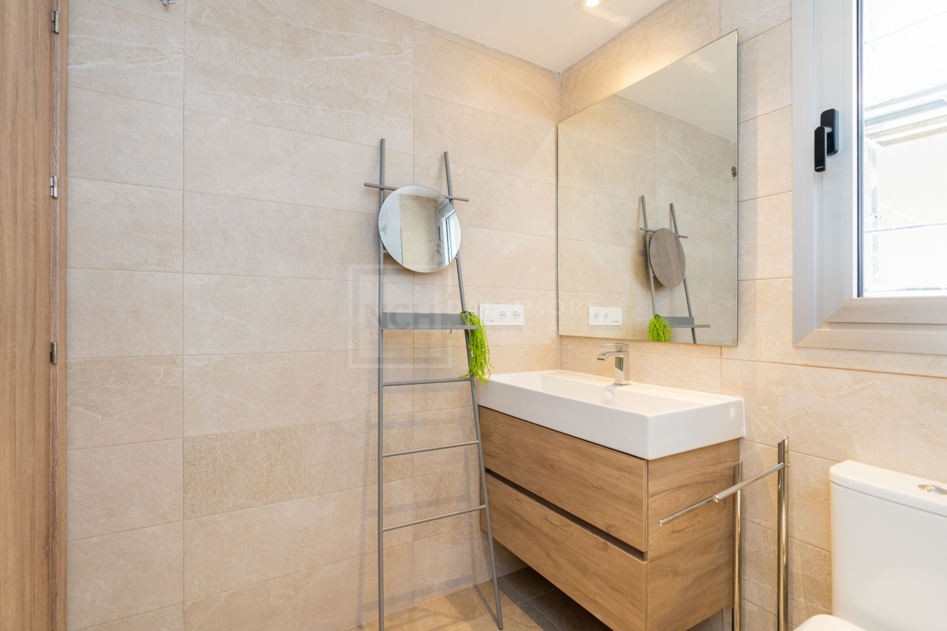 APARTAMENTO DE 3 DORMITORIOS EN ESTEPONA GOLF