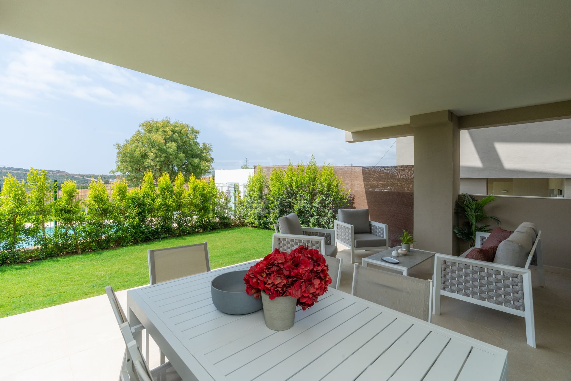 APARTAMENTO DE 3 DORMITORIOS EN ESTEPONA GOLF