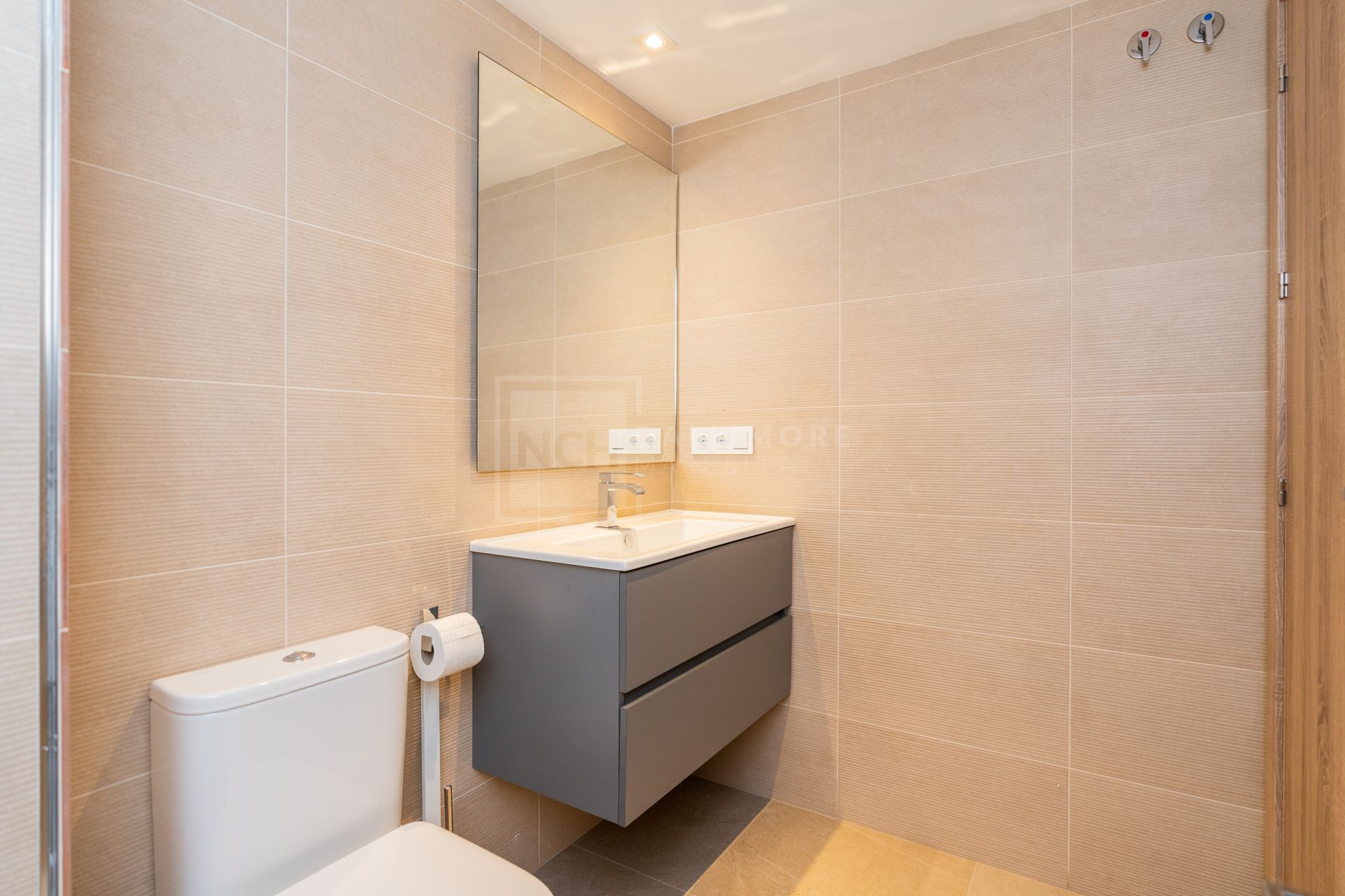 APARTAMENTO DE 3 DORMITORIOS EN ESTEPONA GOLF