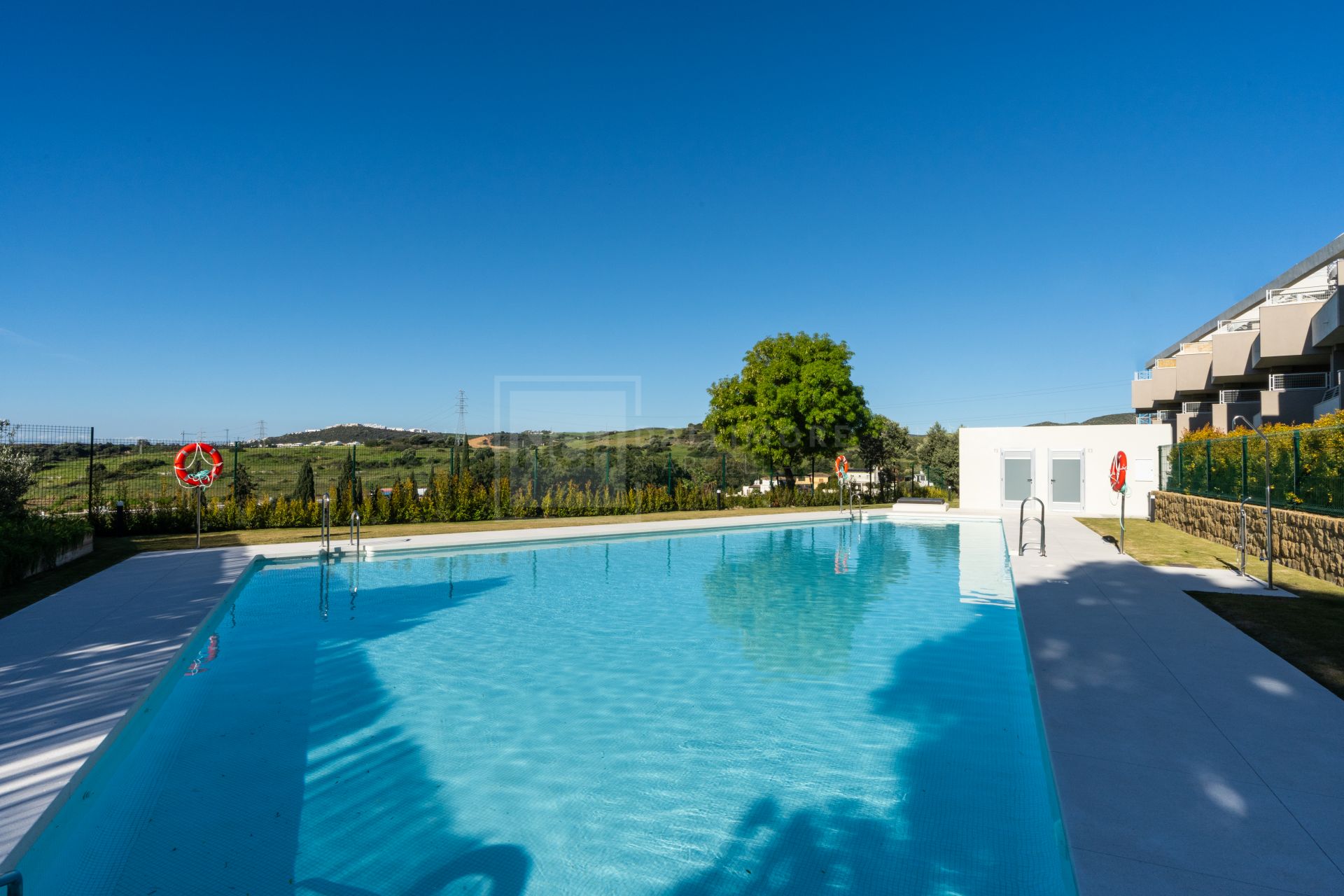 APARTAMENTO DE 3 DORMITORIOS EN ESTEPONA GOLF