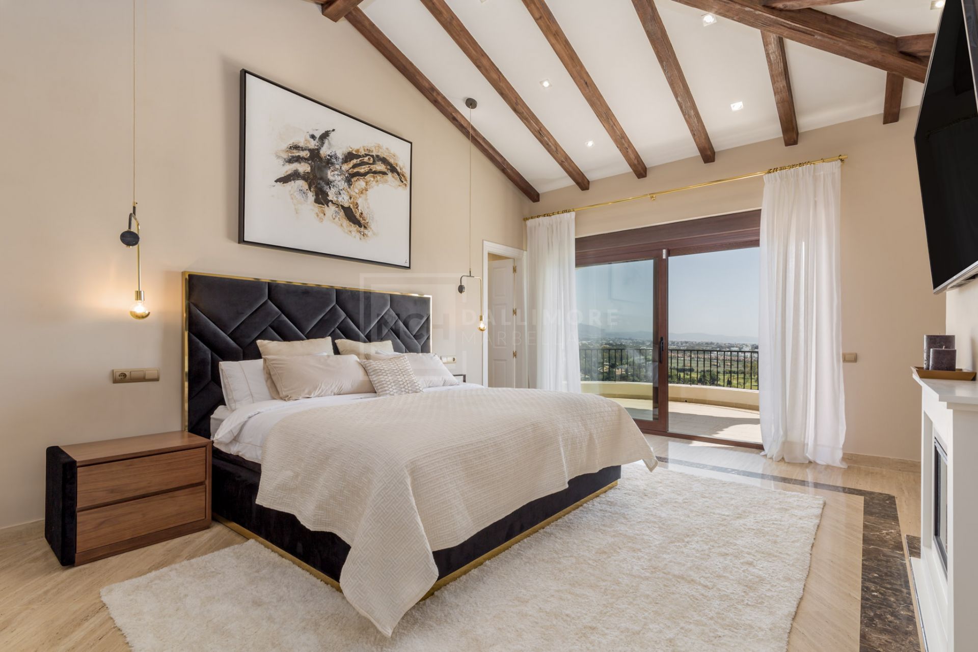 VILLA DE ESTILO ANDALUZ CON VISTAS AL MAR EN PARAÍSO ALTO