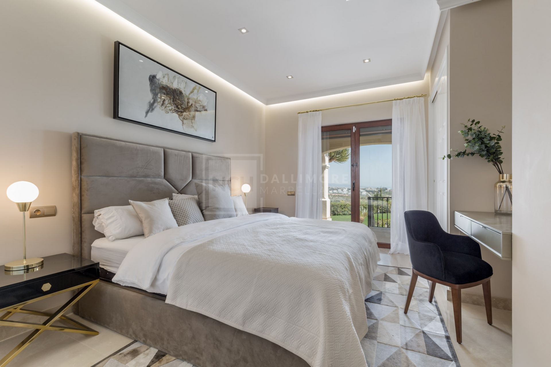 VILLA DE ESTILO ANDALUZ CON VISTAS AL MAR EN PARAÍSO ALTO