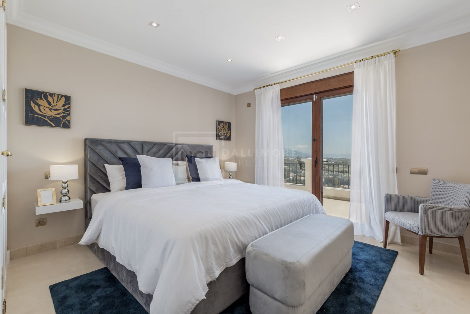 VILLA DE ESTILO ANDALUZ CON VISTAS AL MAR EN PARAÍSO ALTO