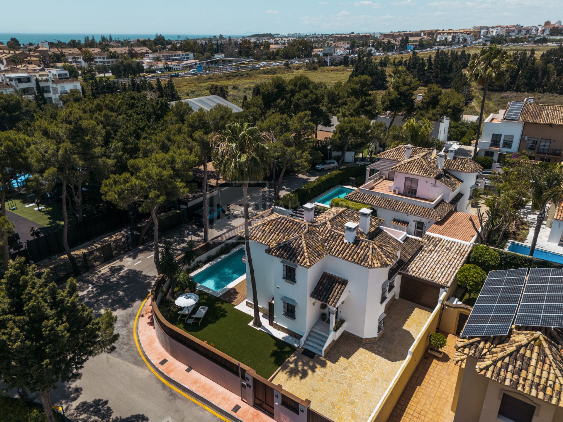 VILLA EN VENTA CERCA DE PUERTO BANÚS