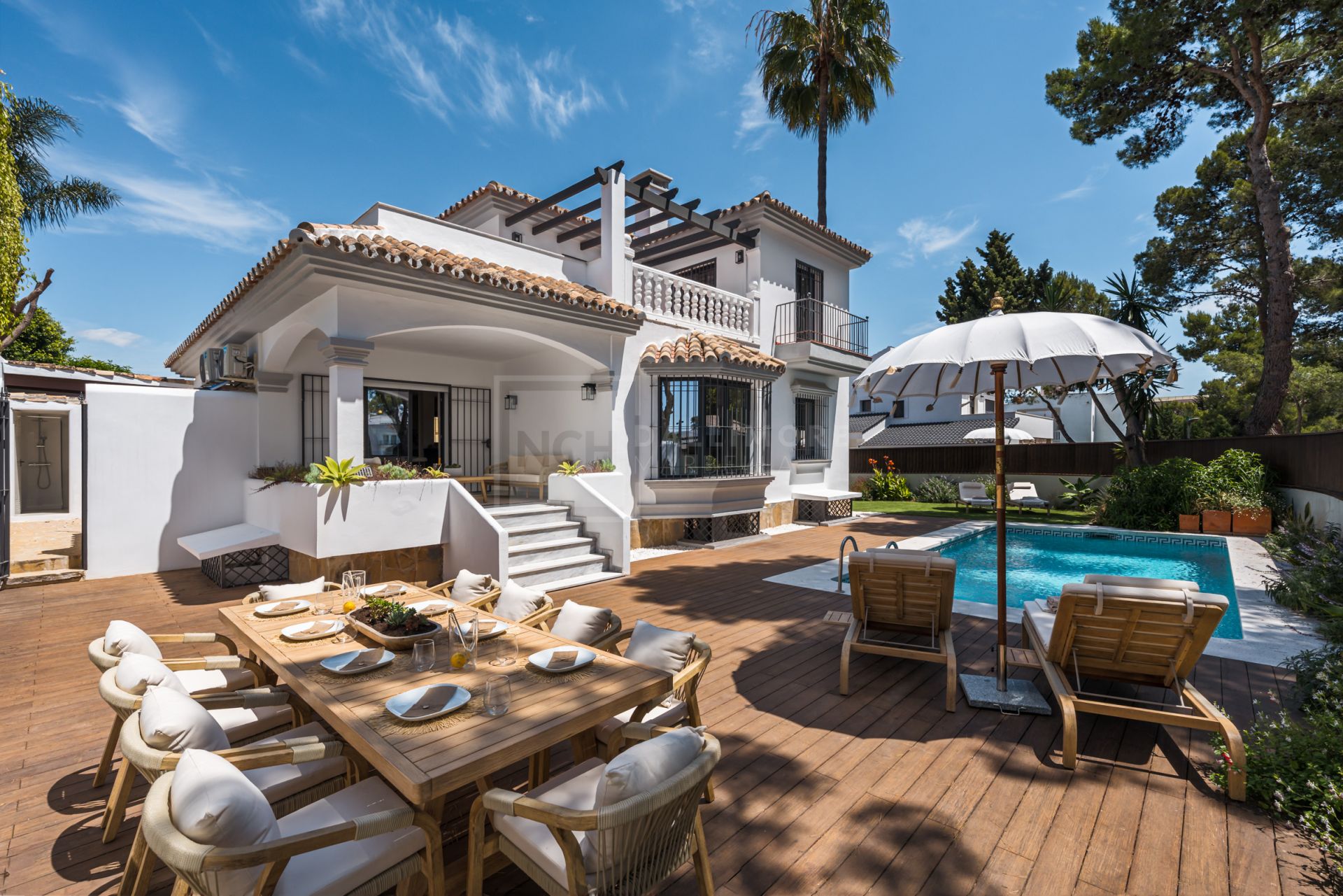 VILLA EN VENTA CERCA DE PUERTO BANÚS
