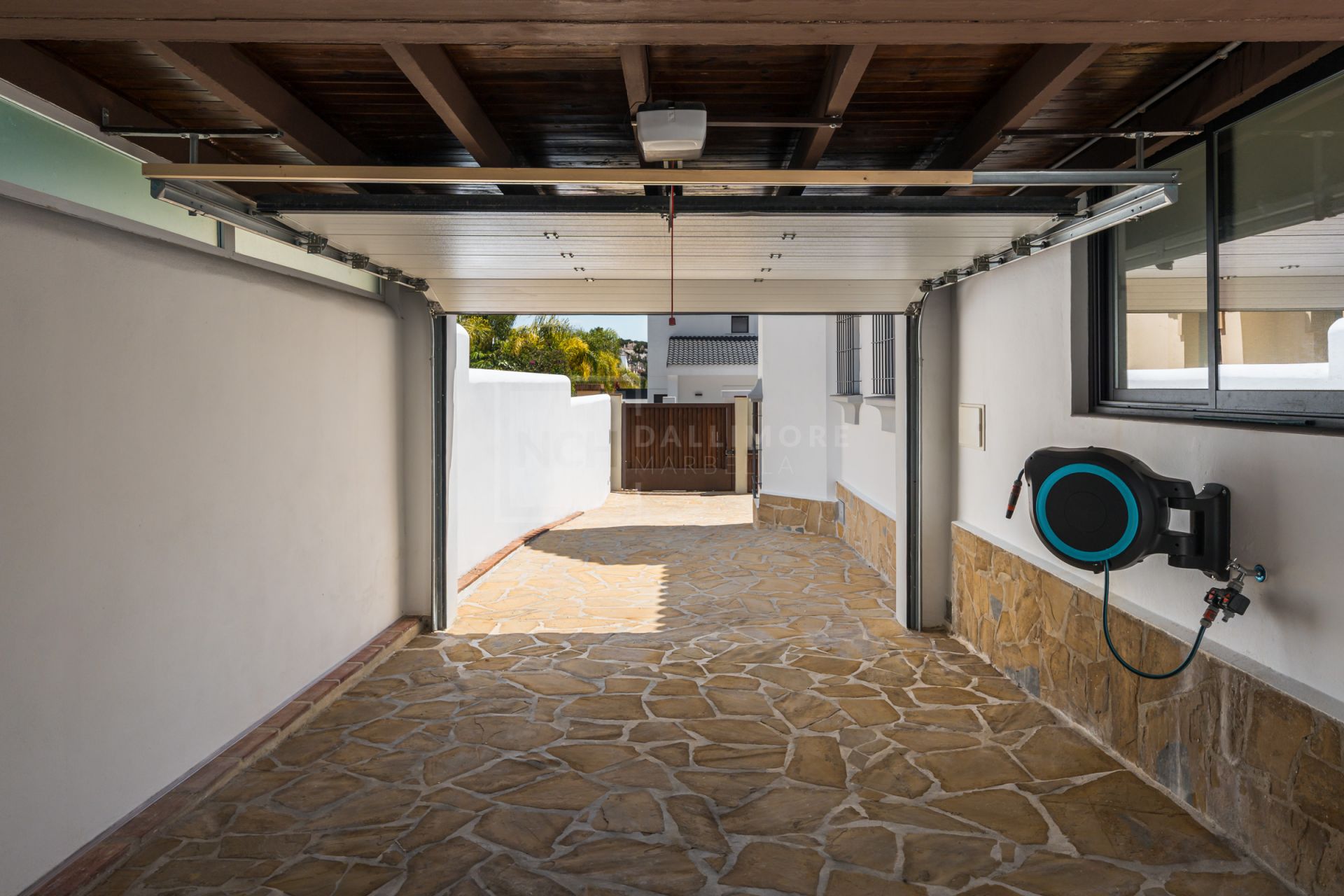VILLA EN VENTA CERCA DE PUERTO BANÚS