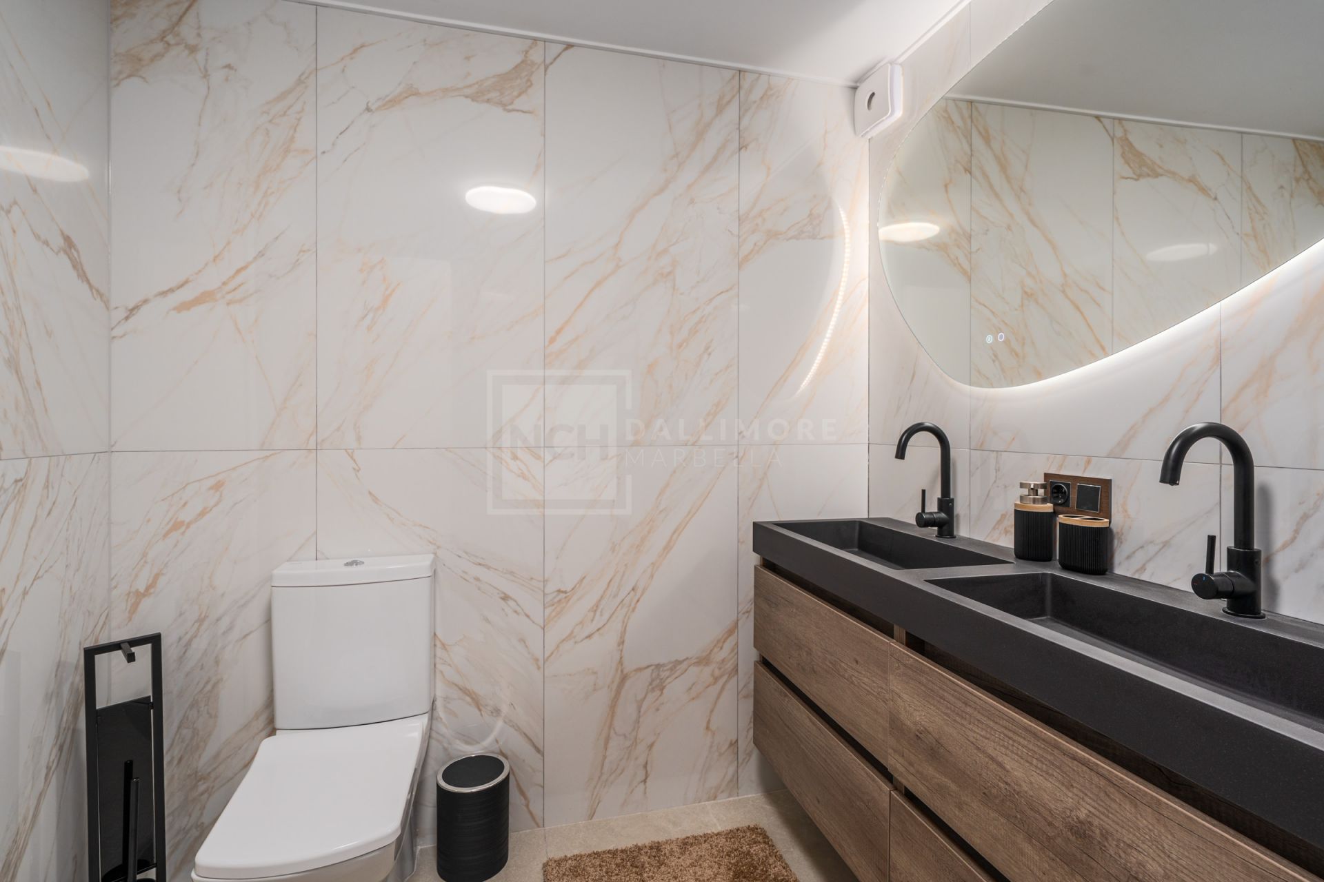 VILLA EN VENTA CERCA DE PUERTO BANÚS