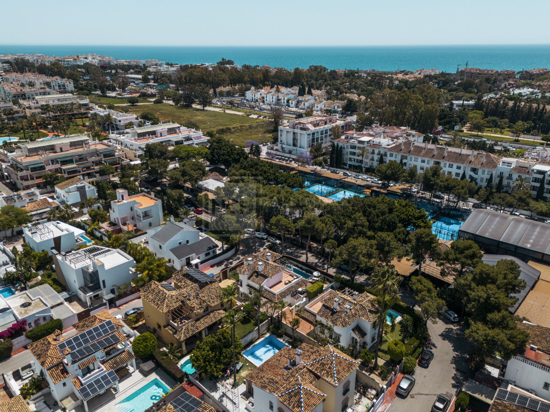 VILLA EN VENTA CERCA DE PUERTO BANÚS