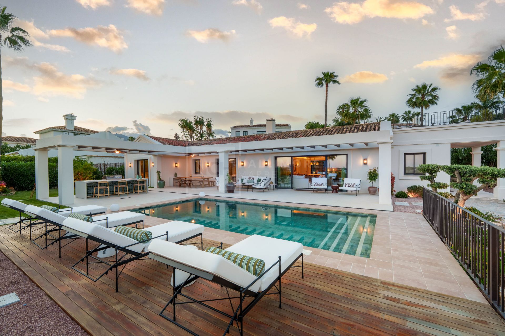 EXCLUSIVE SINGLE-LEVEL 4-BEDROOM VILLA WITH STYLISH DESIGN AND PANORAMIC VIEWS