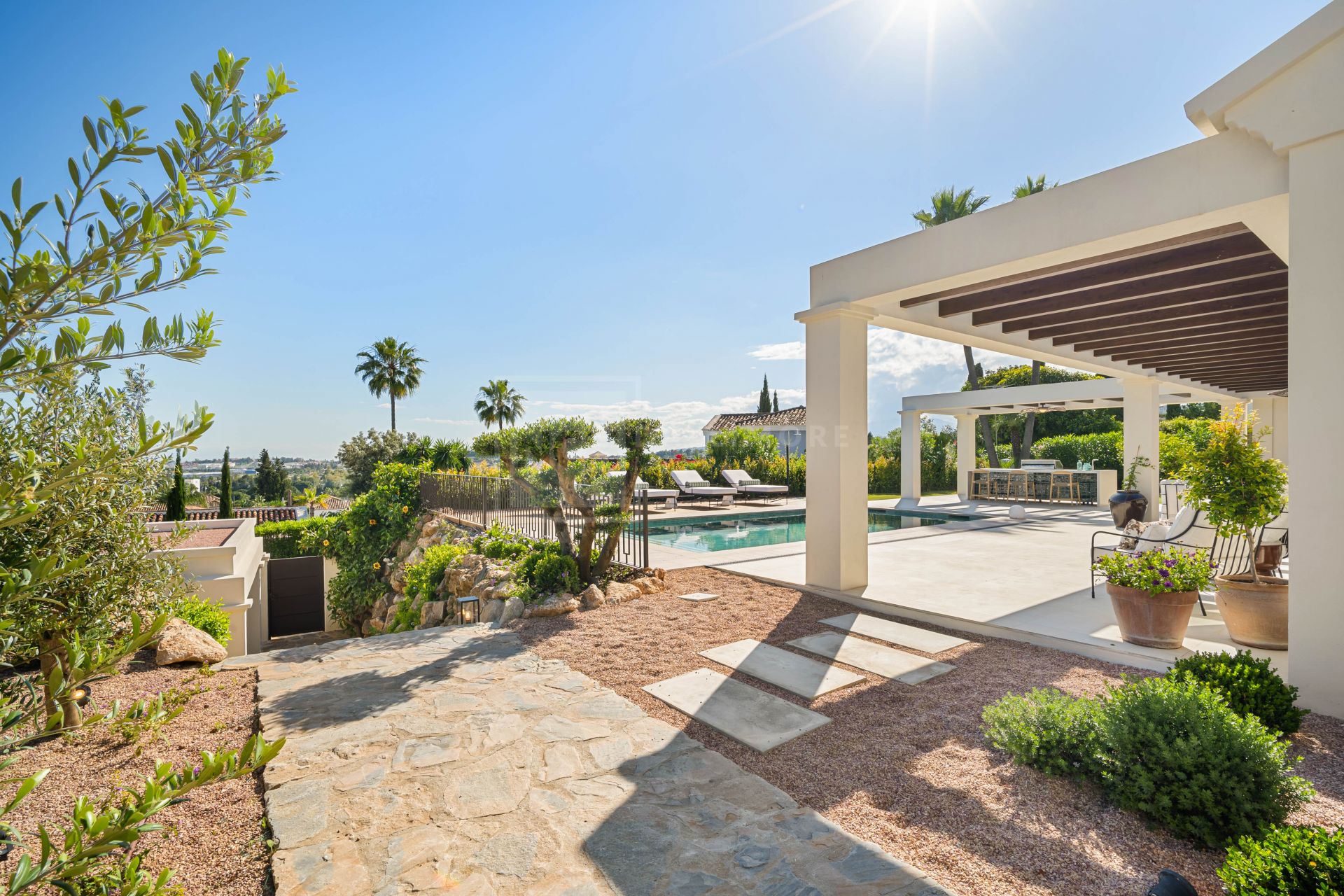 EXCLUSIVE SINGLE-LEVEL 4-BEDROOM VILLA WITH STYLISH DESIGN AND PANORAMIC VIEWS