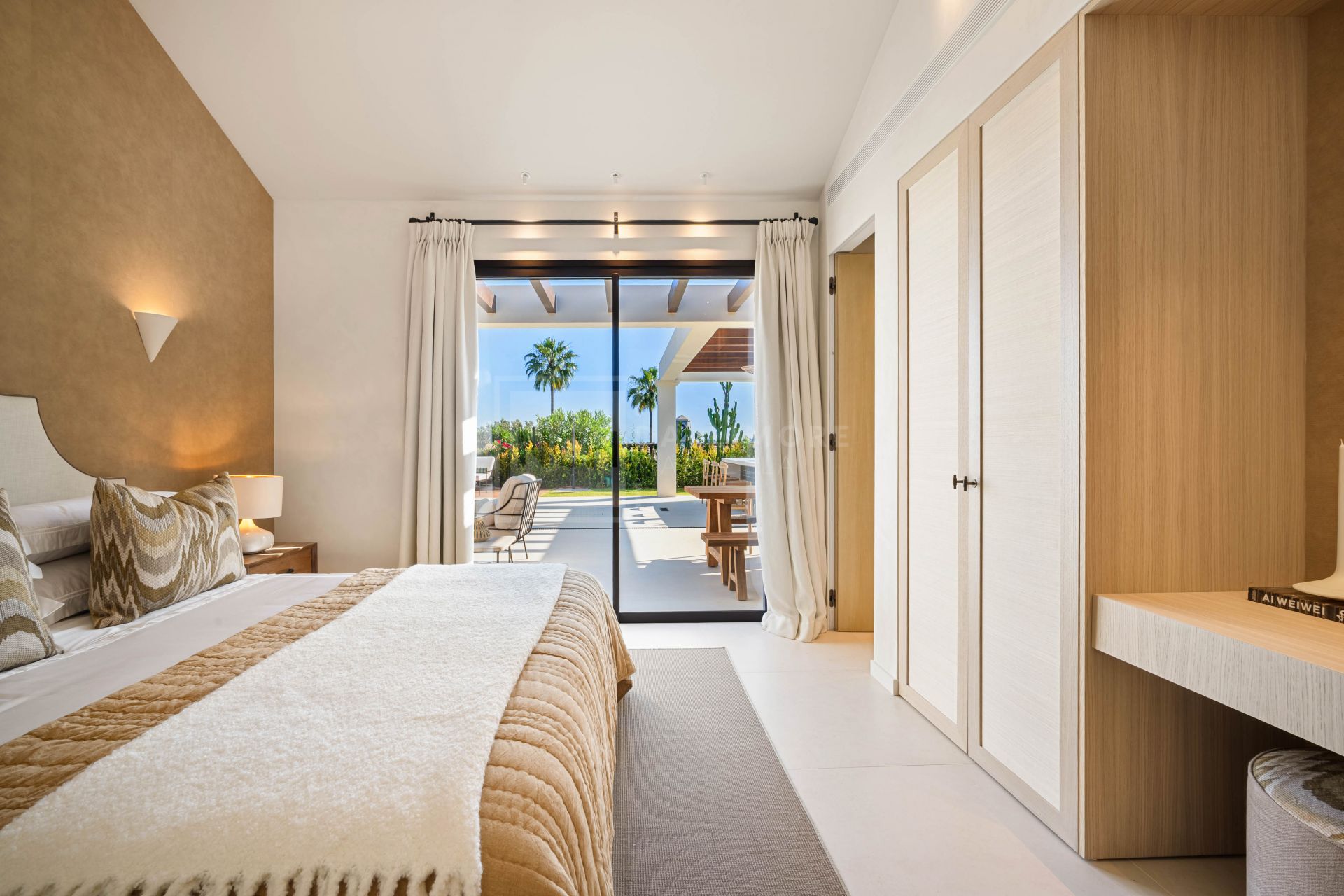 EXCLUSIVE SINGLE-LEVEL 4-BEDROOM VILLA WITH STYLISH DESIGN AND PANORAMIC VIEWS