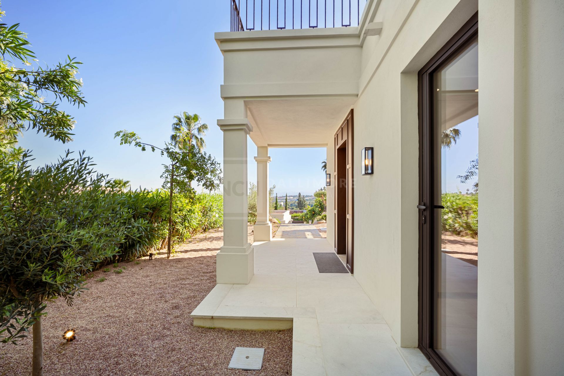 EXCLUSIVE SINGLE-LEVEL 4-BEDROOM VILLA WITH STYLISH DESIGN AND PANORAMIC VIEWS