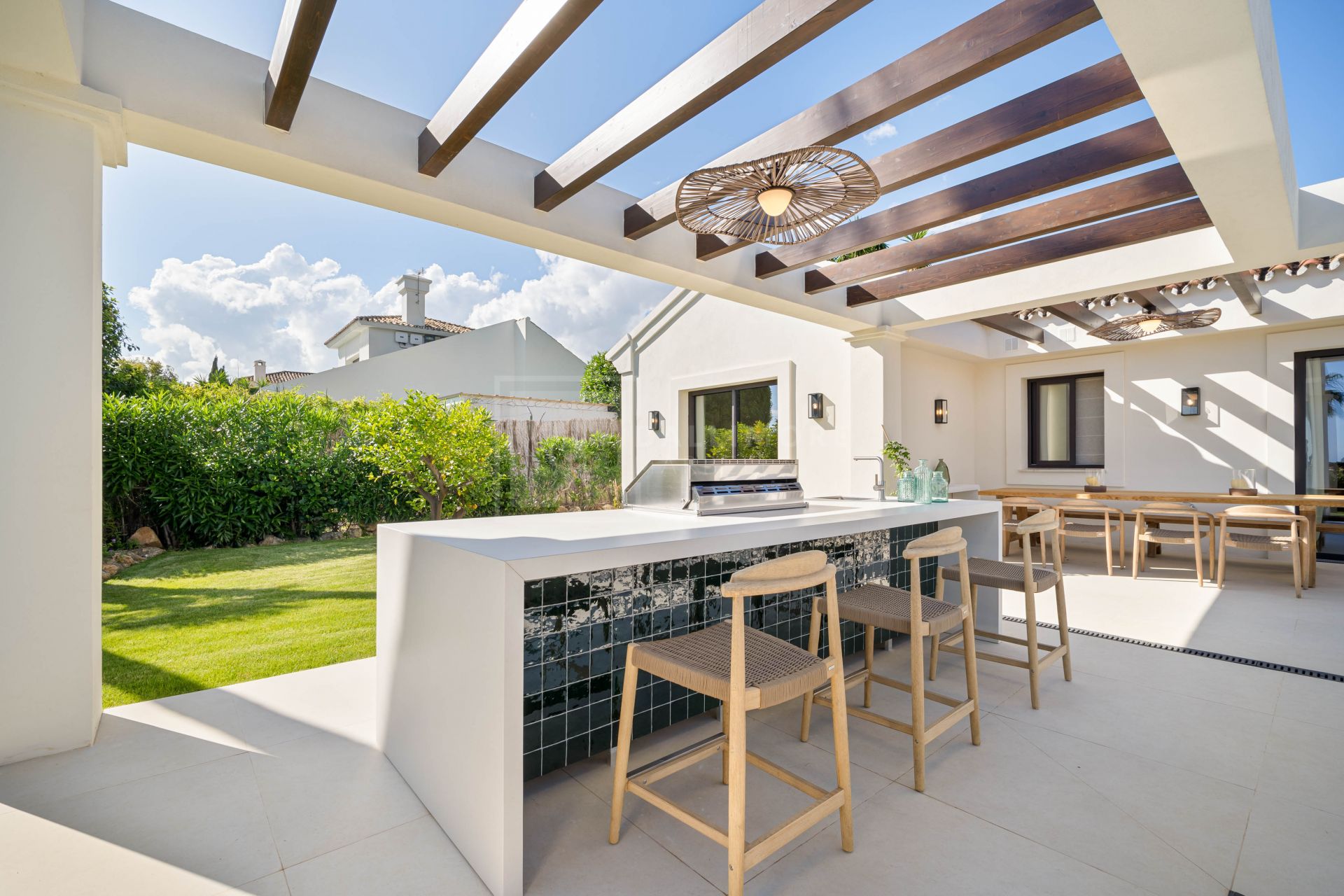 EXCLUSIVE SINGLE-LEVEL 4-BEDROOM VILLA WITH STYLISH DESIGN AND PANORAMIC VIEWS