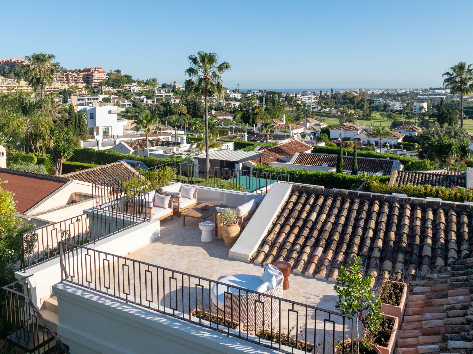 EXCLUSIVE SINGLE-LEVEL 4-BEDROOM VILLA WITH STYLISH DESIGN AND PANORAMIC VIEWS