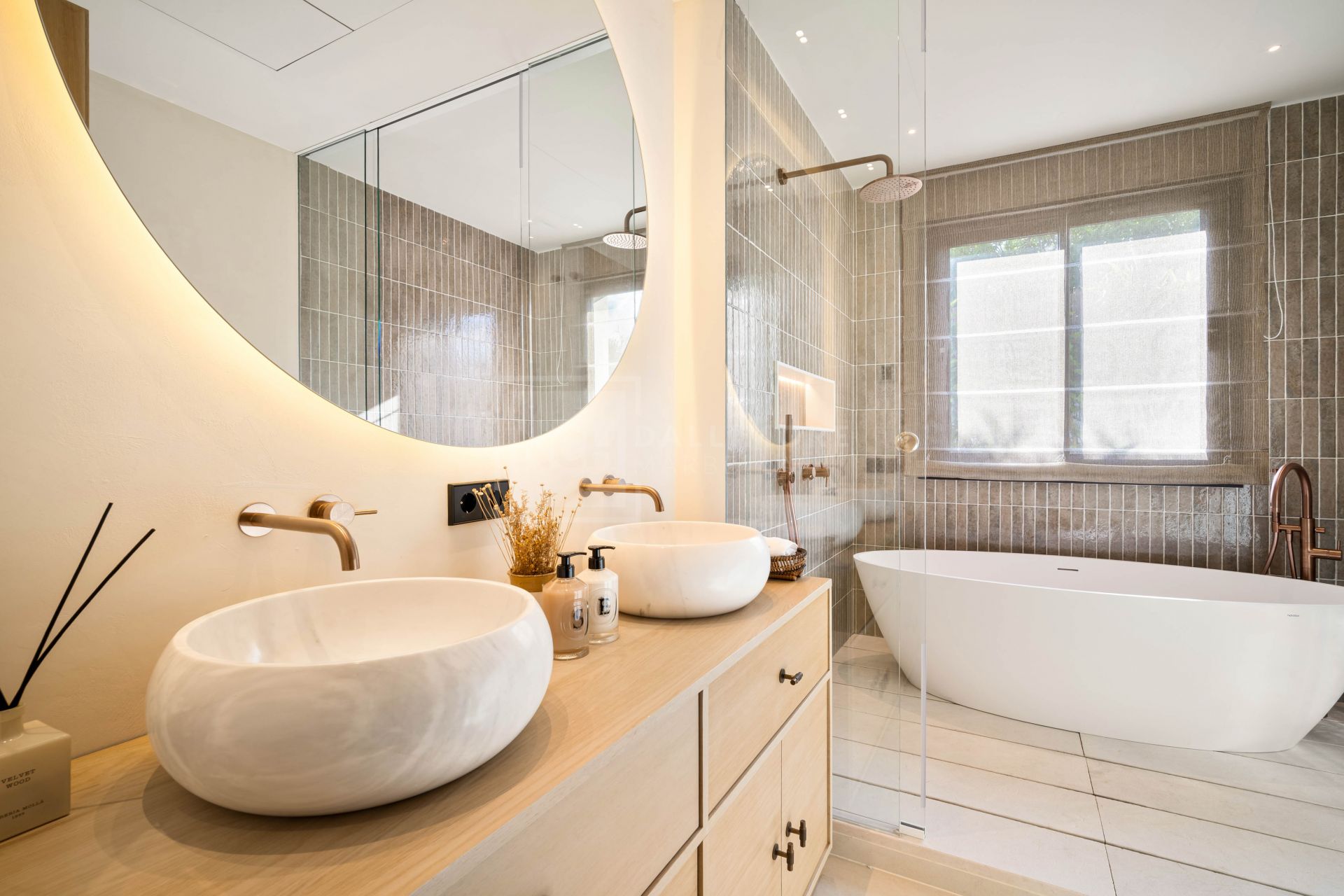 EXCLUSIVE SINGLE-LEVEL 4-BEDROOM VILLA WITH STYLISH DESIGN AND PANORAMIC VIEWS