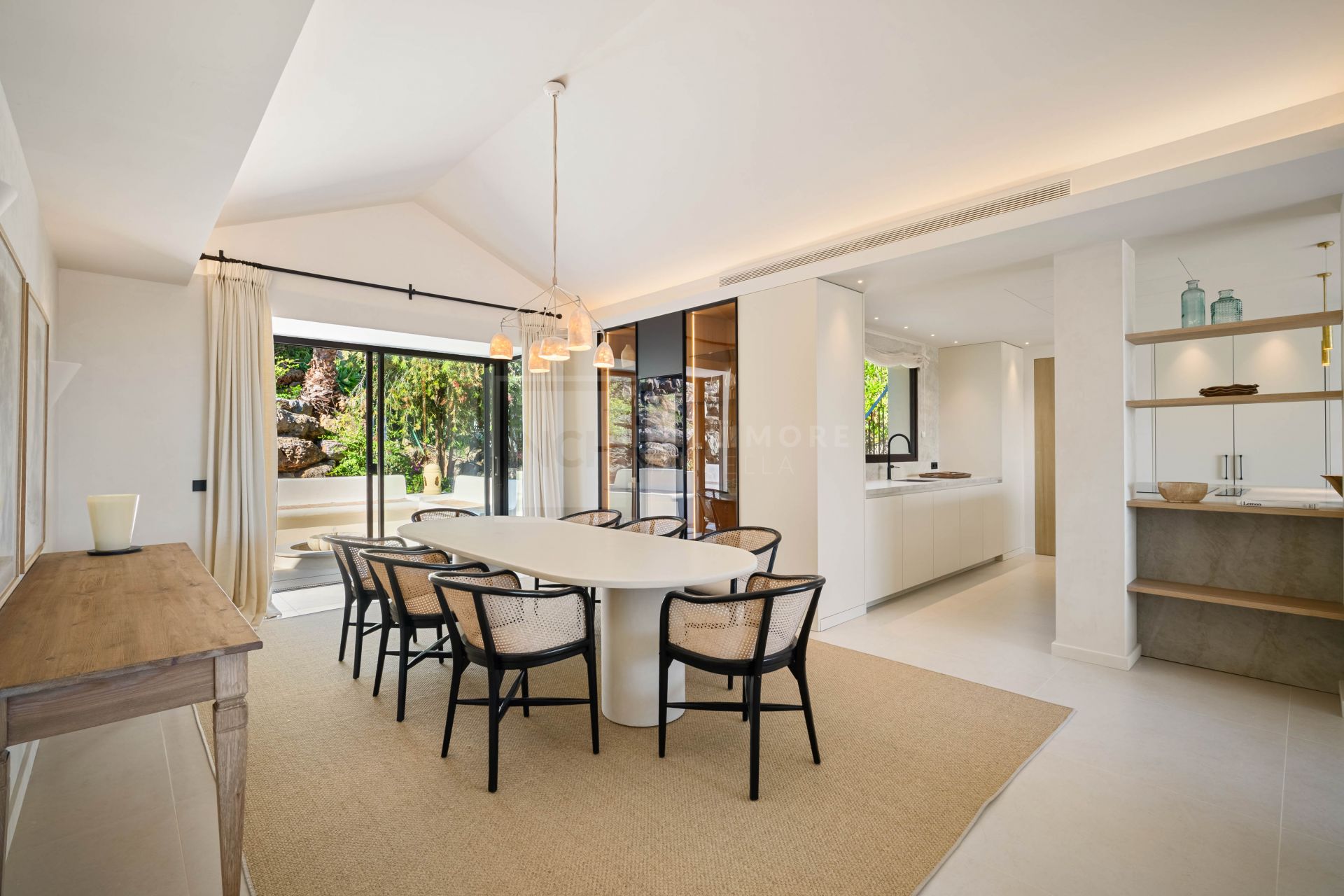 EXCLUSIVE SINGLE-LEVEL 4-BEDROOM VILLA WITH STYLISH DESIGN AND PANORAMIC VIEWS