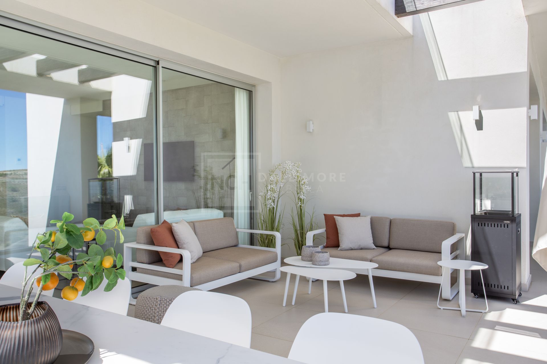 STYLISH 3-BEDROOM APARTMENT WITH PANORAMIC SEA VIEWS IN MARBELLA CLUB HILLS