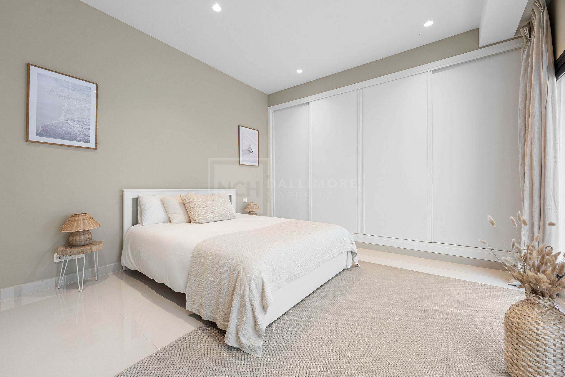 SPACIOUS 5-BEDROOM HOME IN LA QUINTA WITH SOUTH-FACING ORIENTATION AND PRIVATE GARAGE