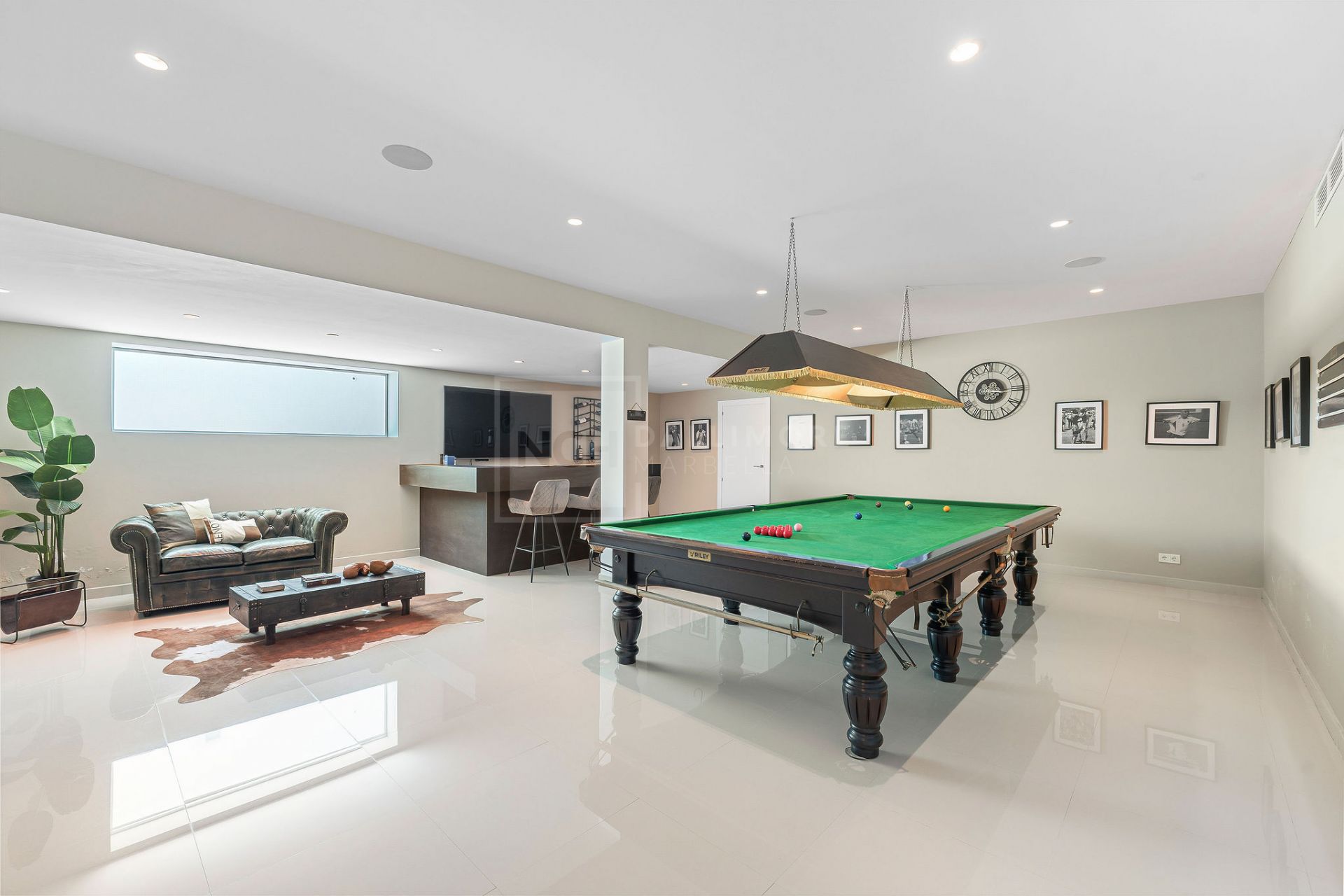 SPACIOUS 5-BEDROOM HOME IN LA QUINTA WITH SOUTH-FACING ORIENTATION AND PRIVATE GARAGE