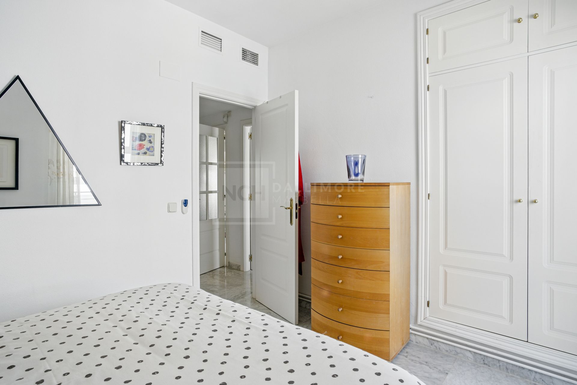 Impresionante ático dúplex con orientación sur en la conocida y cerrada comunidad Marbella Real