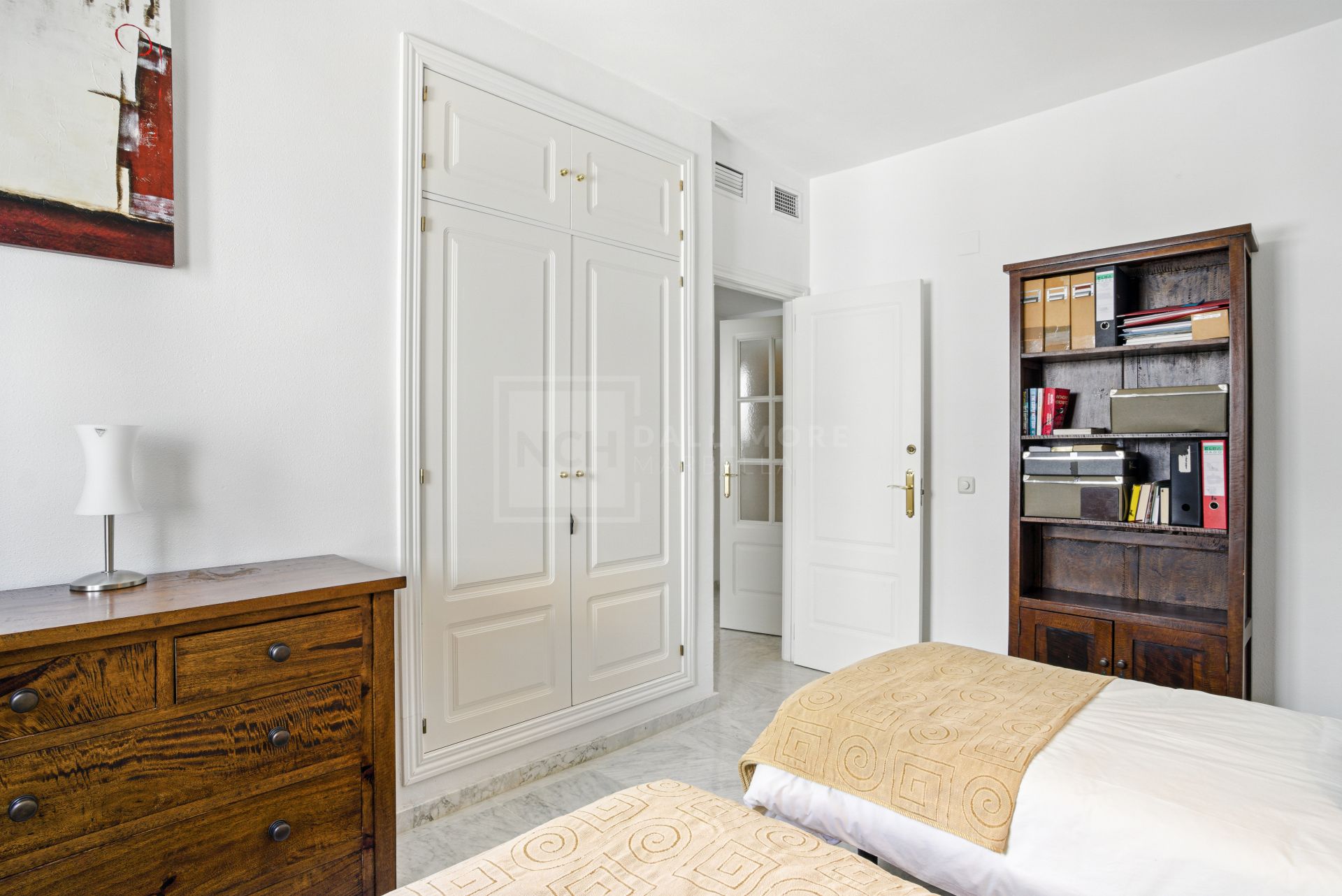 Impresionante ático dúplex con orientación sur en la conocida y cerrada comunidad Marbella Real