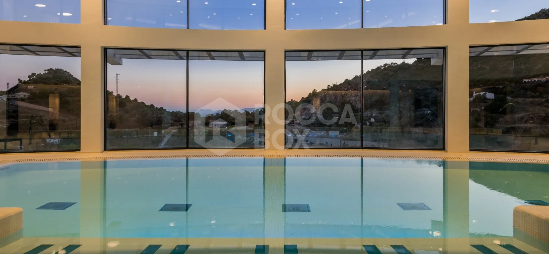 LUXURY PENTHOUSE WITH SEA VIEWS IN PALO ALTO