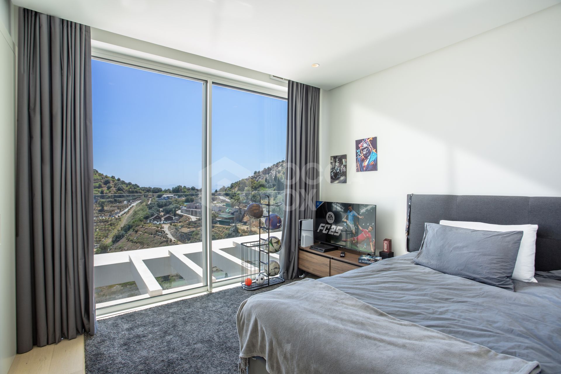 LUXURY PENTHOUSE WITH SEA VIEWS IN PALO ALTO