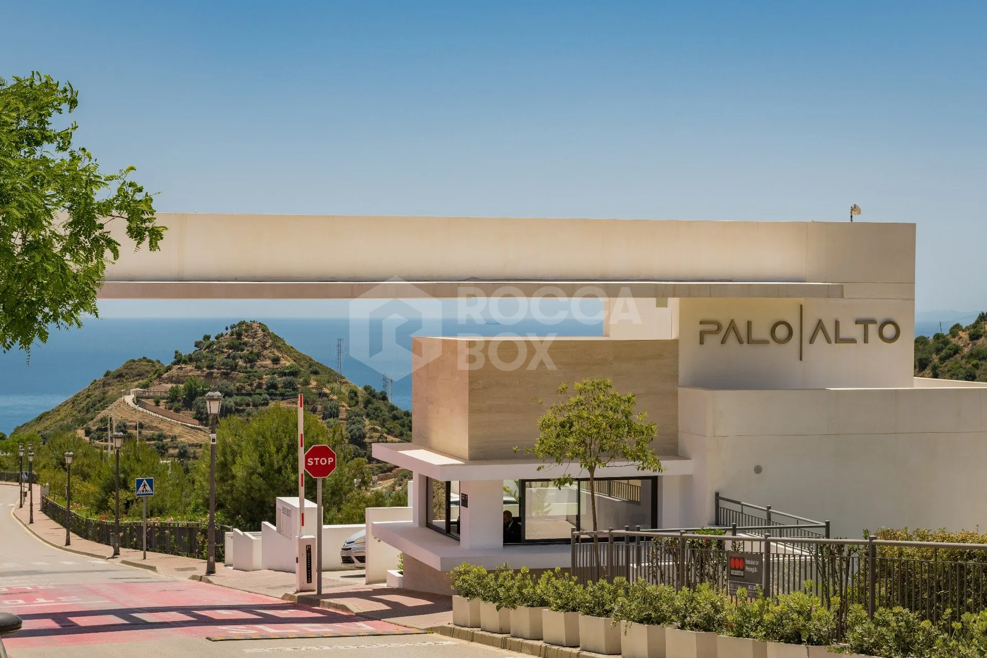 LUXURY PENTHOUSE WITH SEA VIEWS IN PALO ALTO