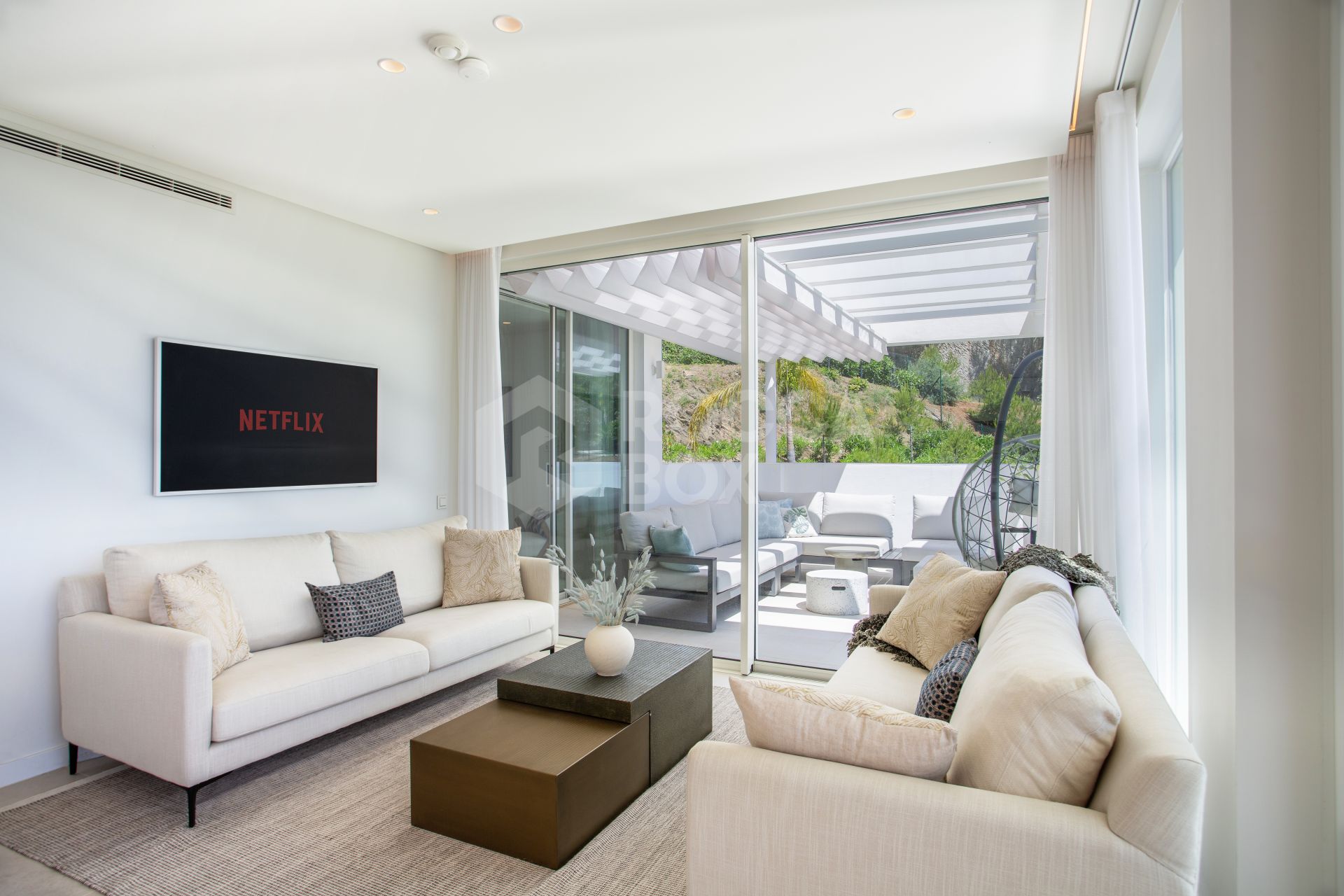 LUXURY PENTHOUSE WITH SEA VIEWS IN PALO ALTO