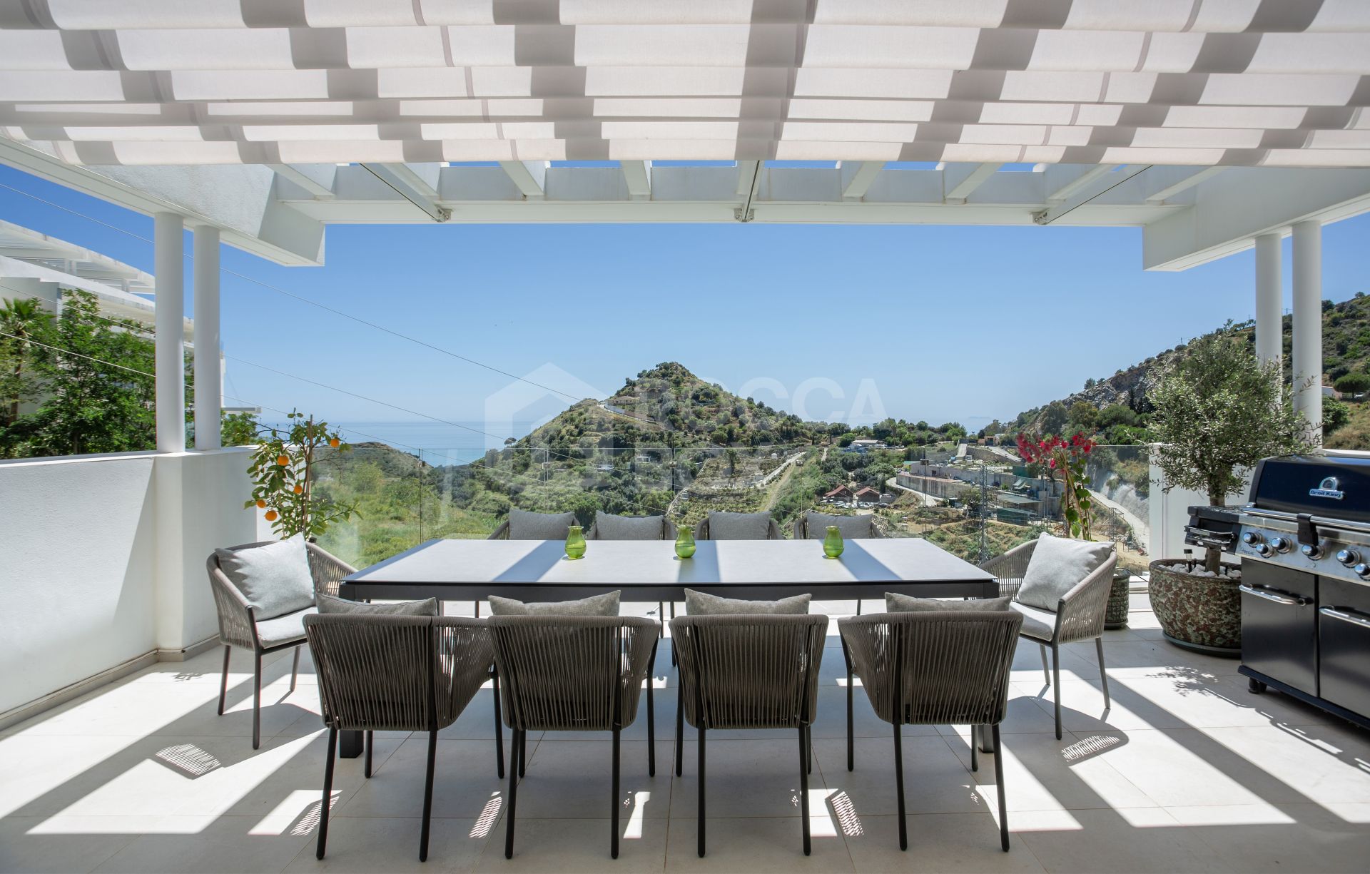 LUXURY PENTHOUSE WITH SEA VIEWS IN PALO ALTO