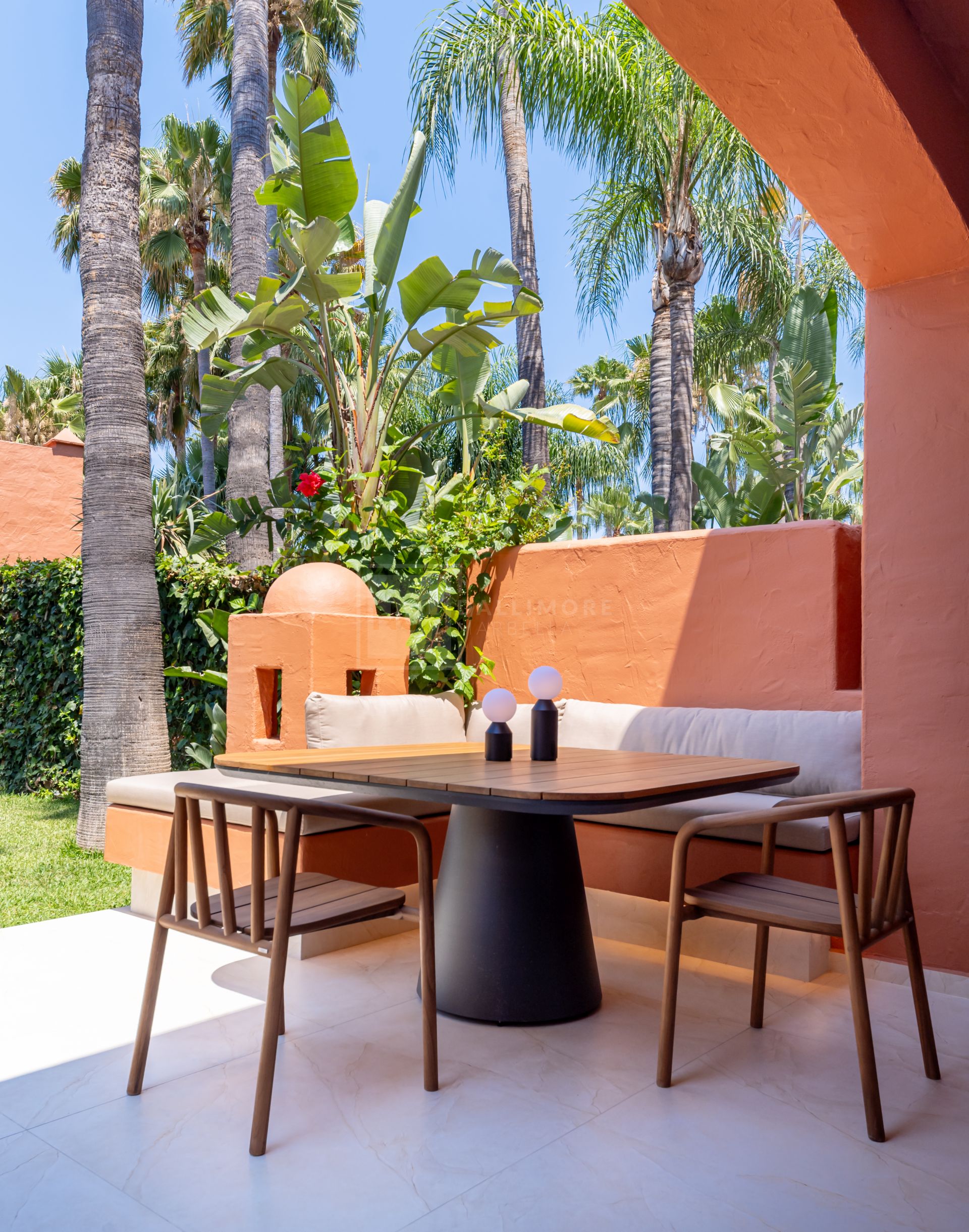 ELEGANT TOWNHOUSE ON MARBELLA'S GOLDEN MILE