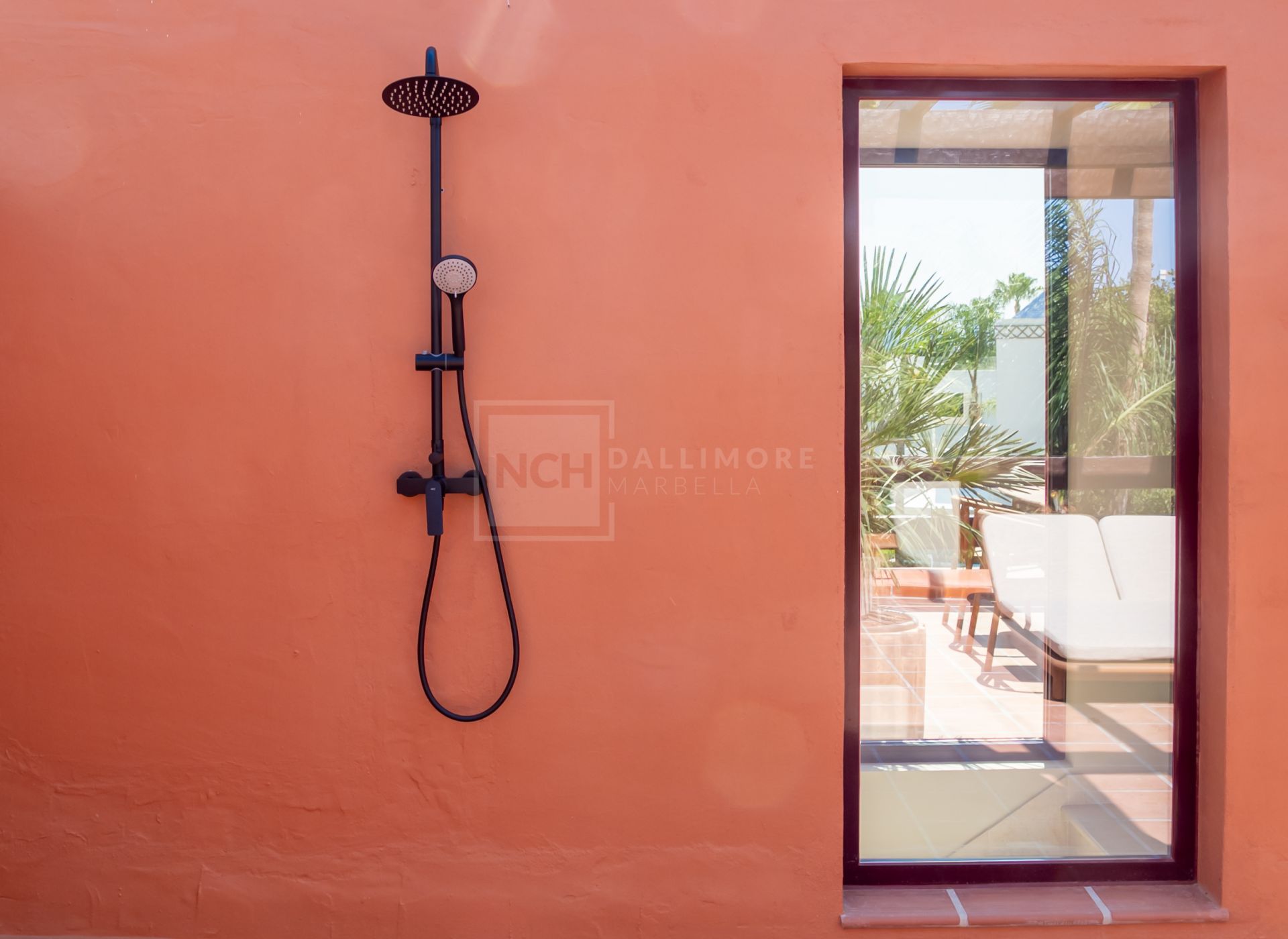 ELEGANT TOWNHOUSE ON MARBELLA'S GOLDEN MILE