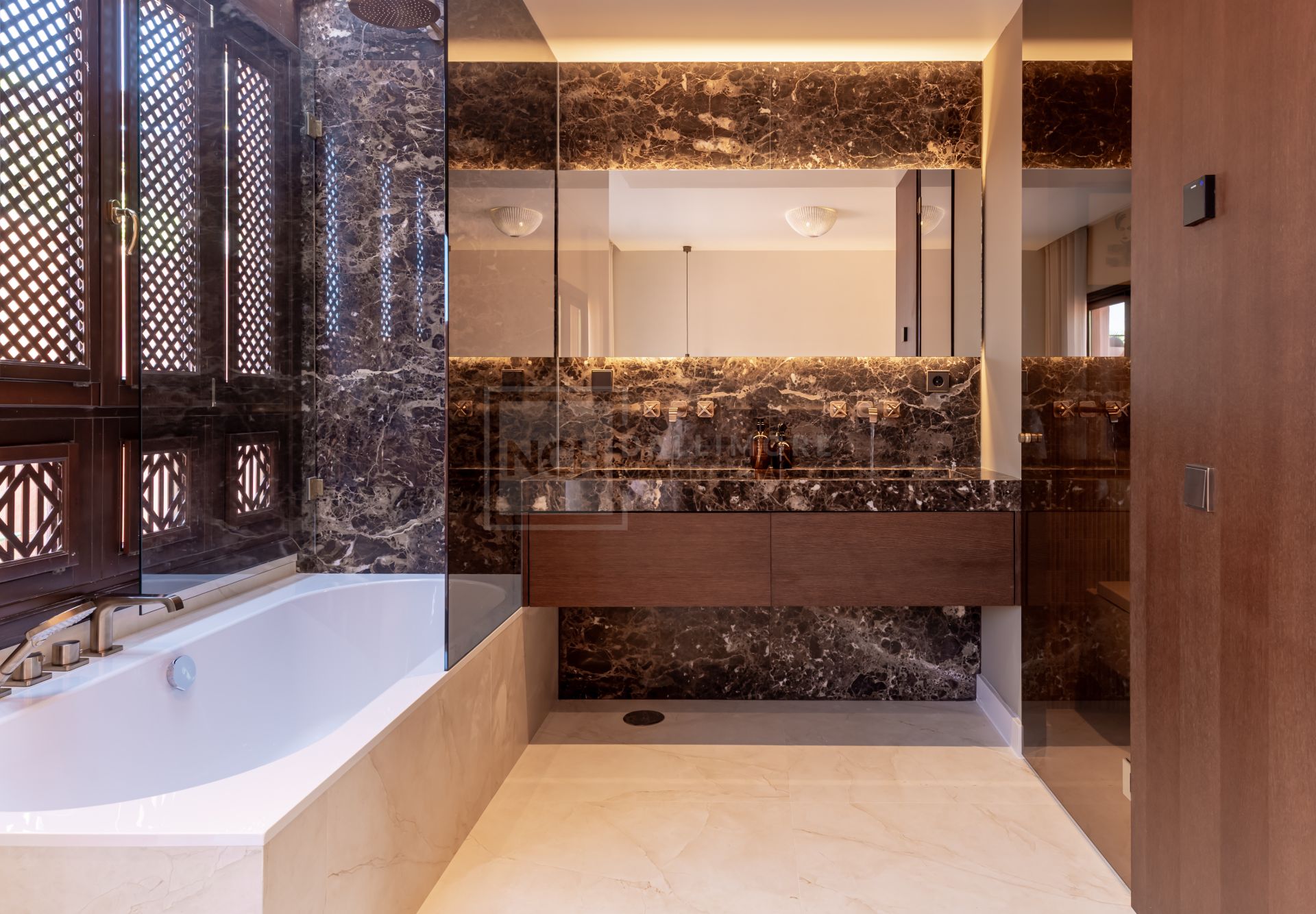 ELEGANT TOWNHOUSE ON MARBELLA'S GOLDEN MILE