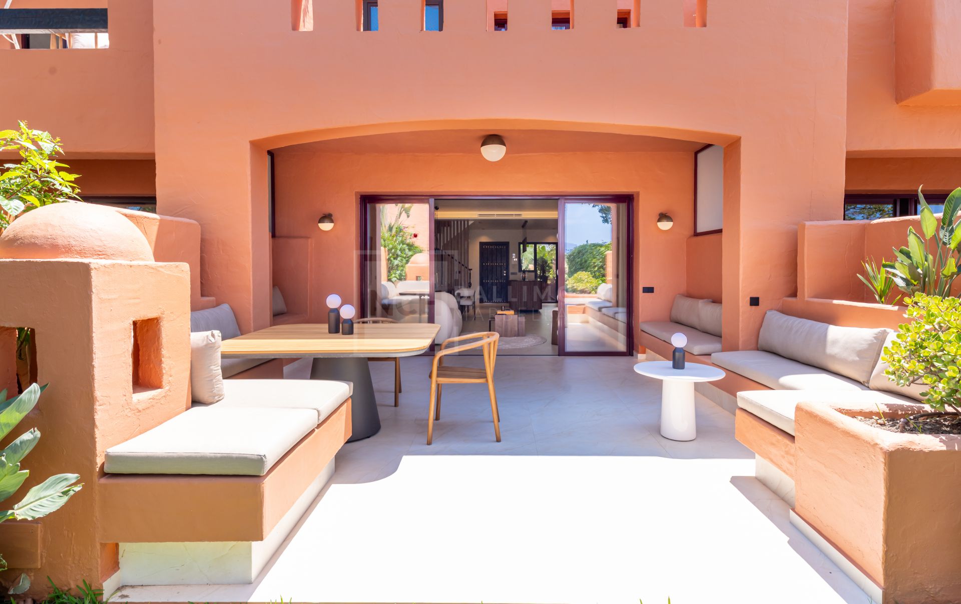 ELEGANT TOWNHOUSE ON MARBELLA'S GOLDEN MILE