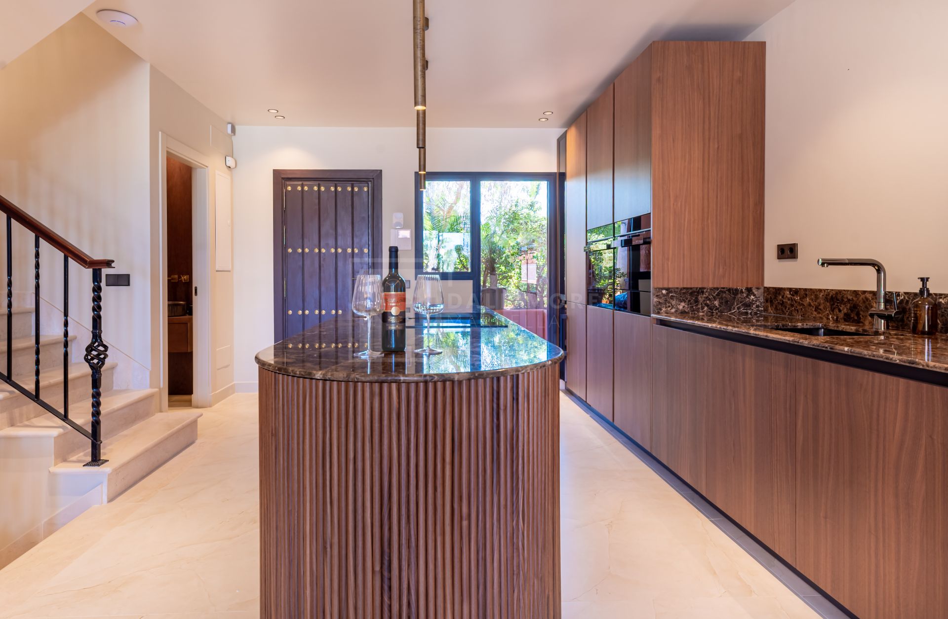 ELEGANT TOWNHOUSE ON MARBELLA'S GOLDEN MILE
