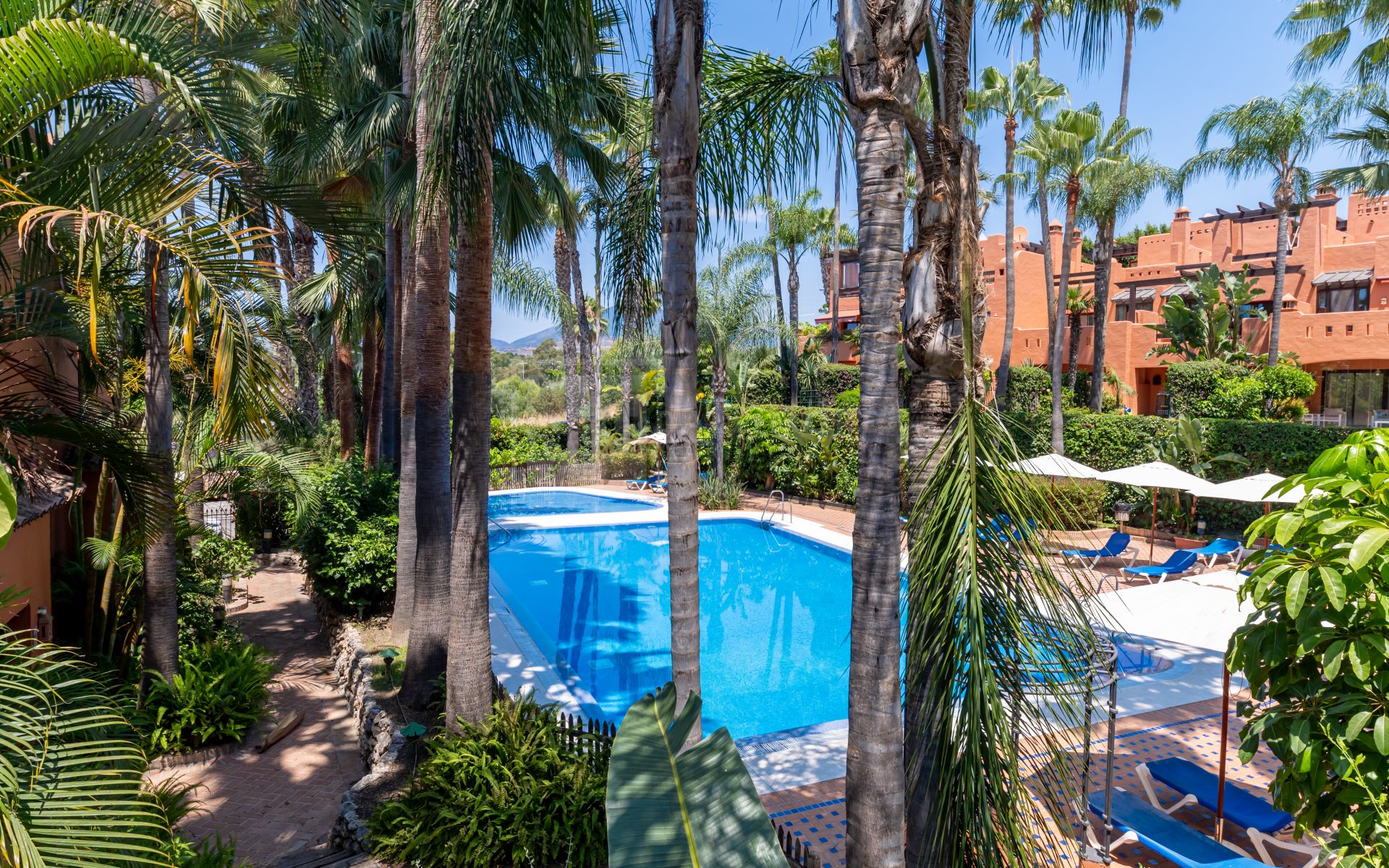 ELEGANT TOWNHOUSE ON MARBELLA'S GOLDEN MILE