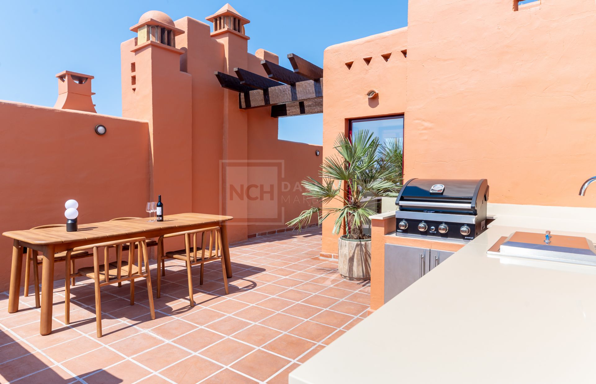 ELEGANT TOWNHOUSE ON MARBELLA'S GOLDEN MILE