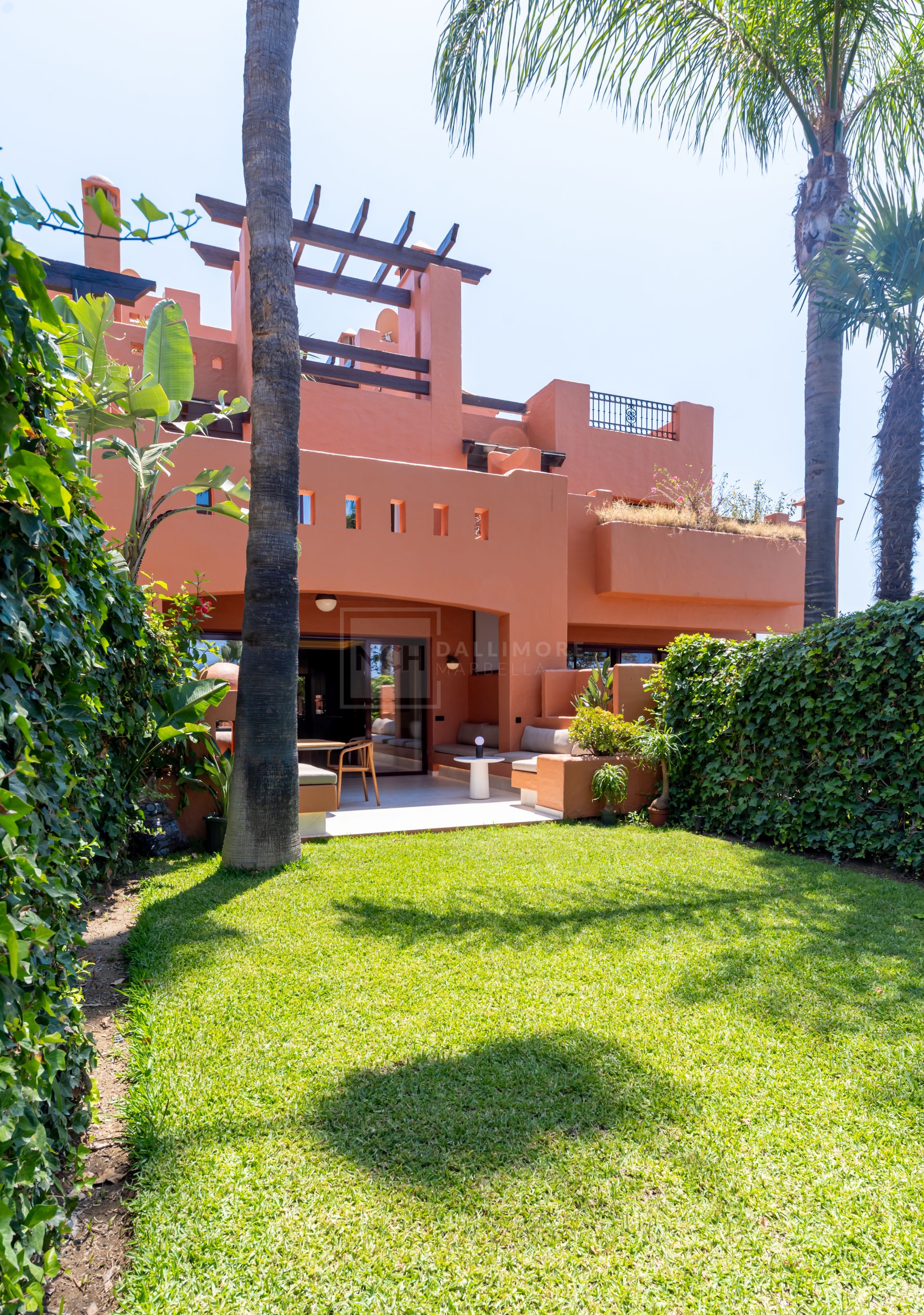 ELEGANT TOWNHOUSE ON MARBELLA'S GOLDEN MILE