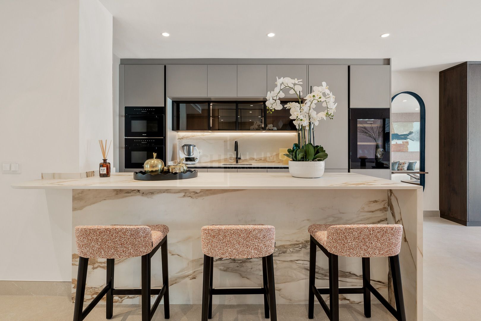 APARTAMENTO EN PRIMERA LÍNEA DE PLAYA EN MARBELLA