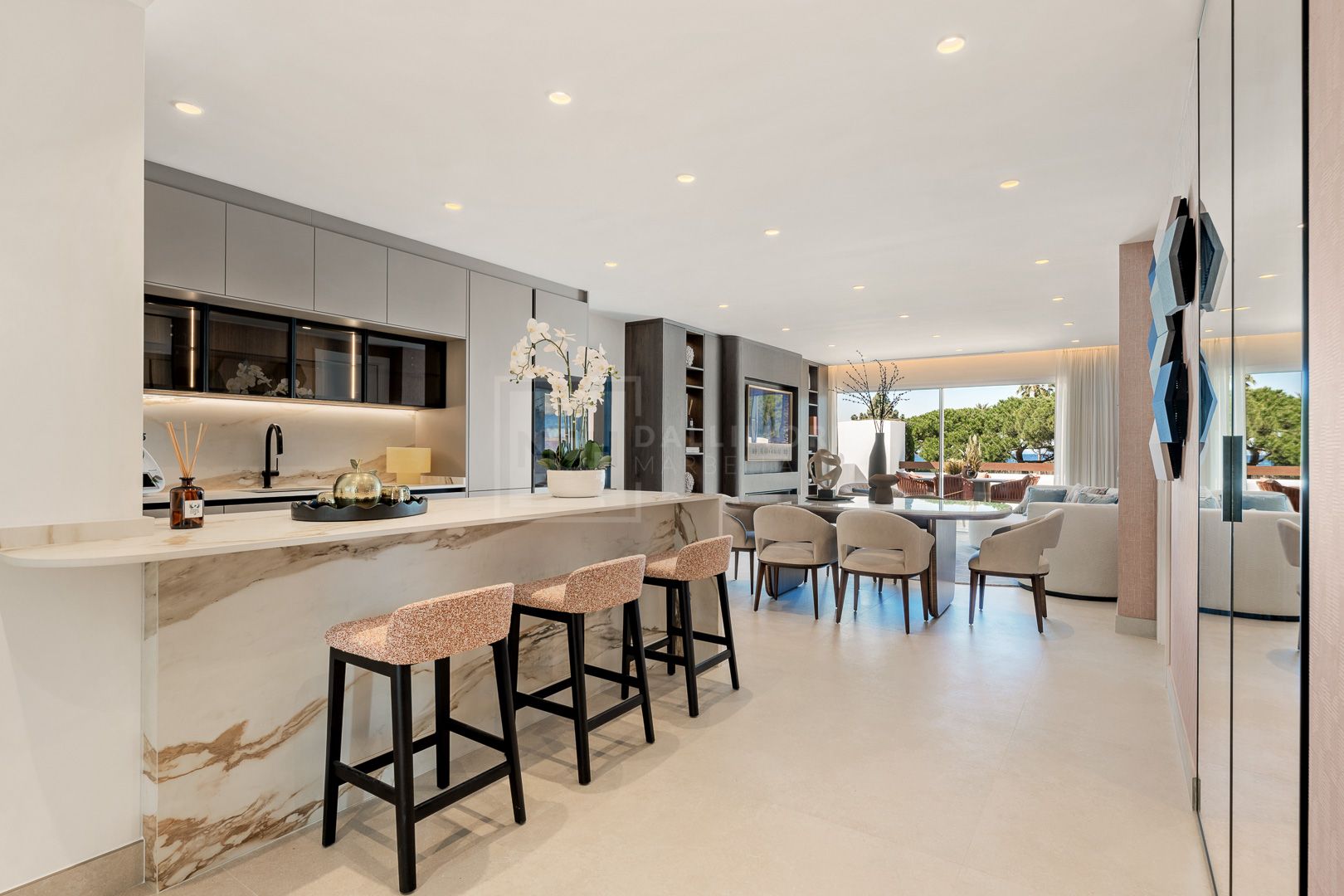 APARTAMENTO EN PRIMERA LÍNEA DE PLAYA EN MARBELLA