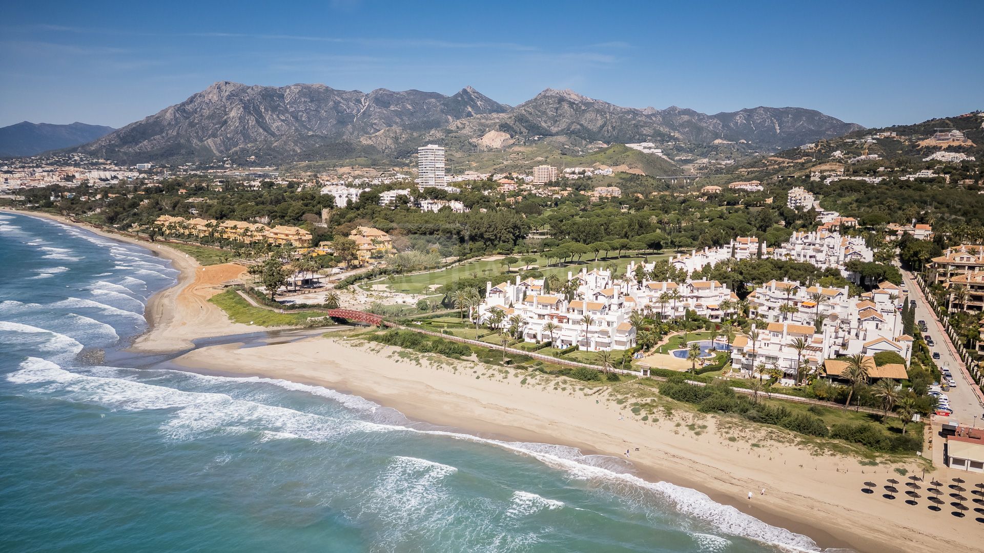 BEACHSIDE 3-BEDROOM APARTMENT WITH SEA VIEWS IN MARBELLA