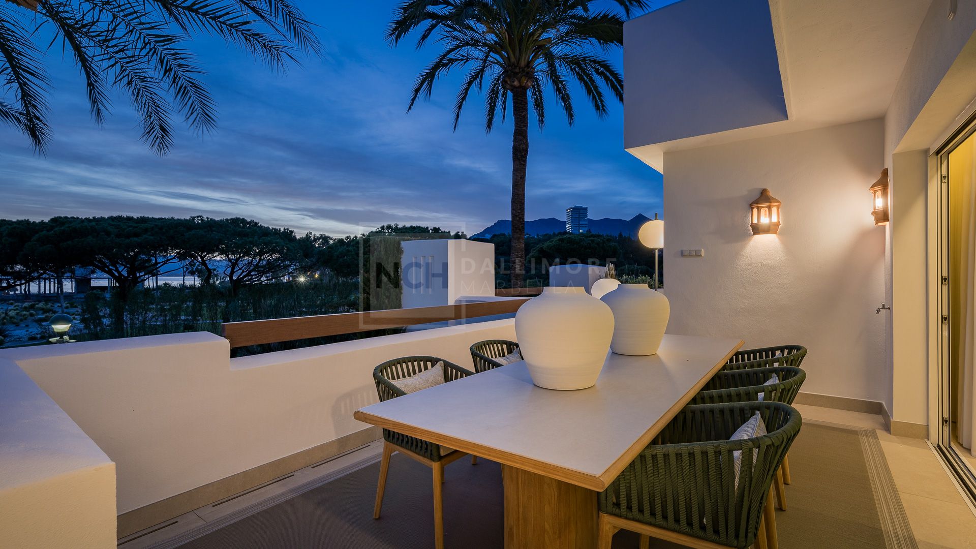 BEACHSIDE 3-BEDROOM APARTMENT WITH SEA VIEWS IN MARBELLA