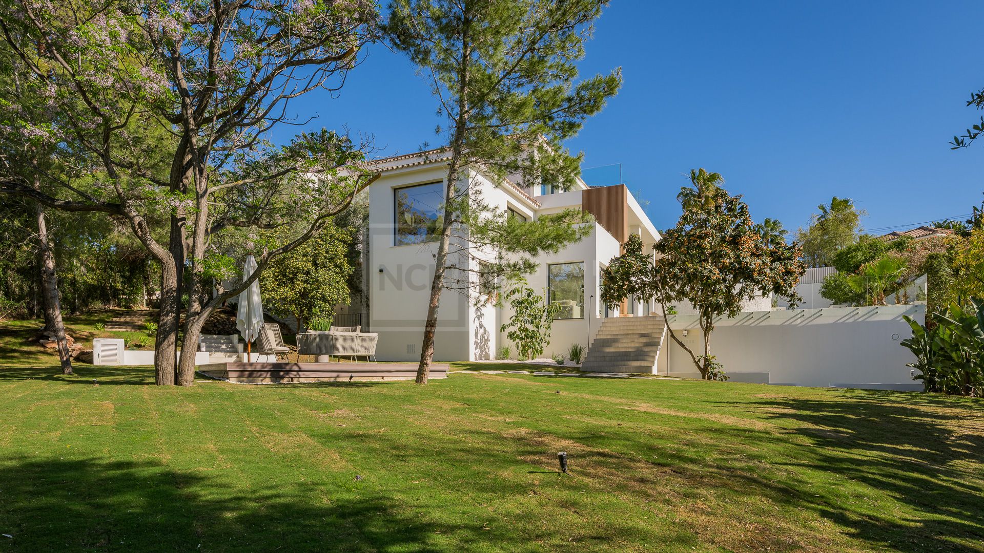 BRAND NEW LUXURY VILLA IN MARBELLA EAST